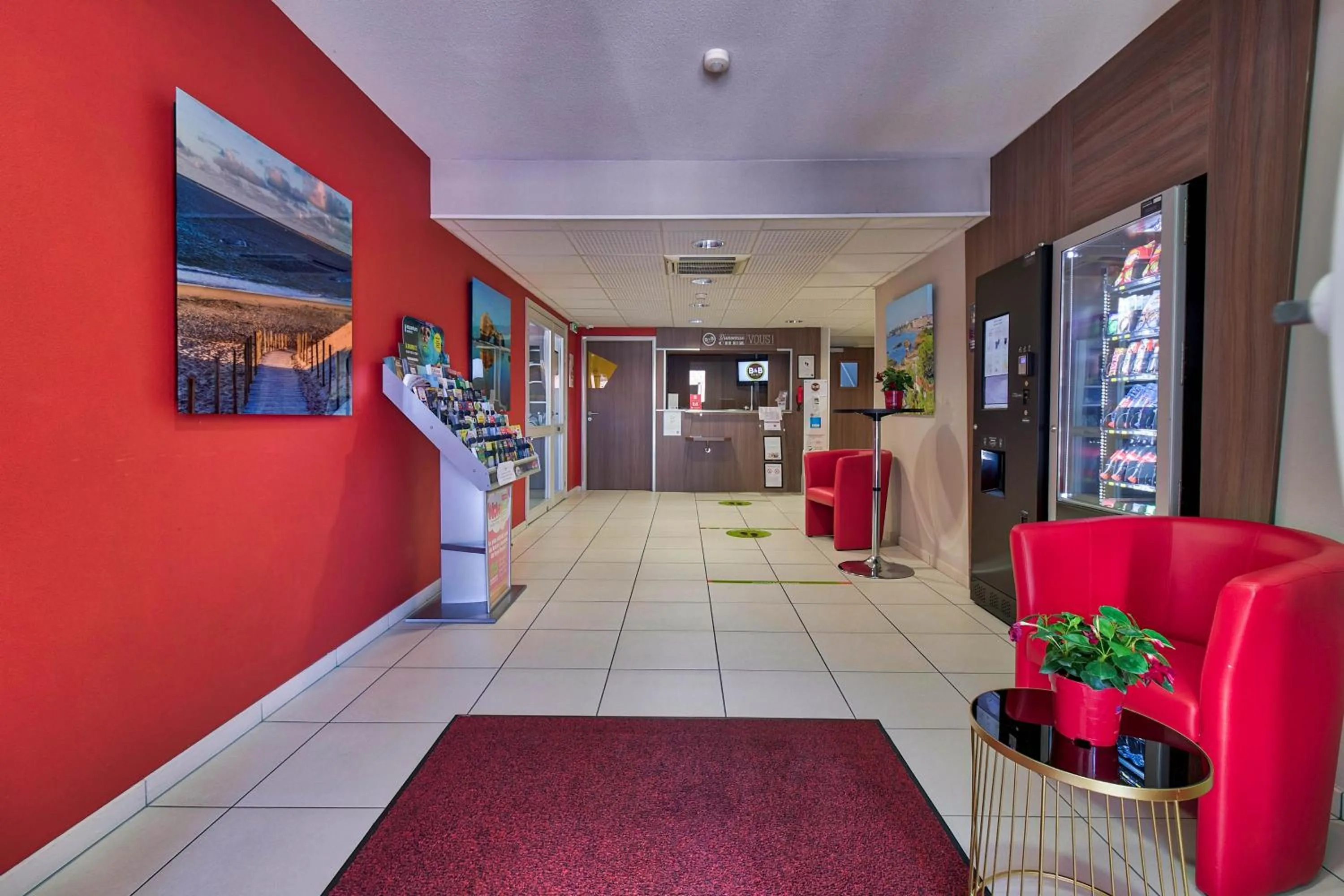 Lobby or reception in B&B HOTEL Saint Jean de Luz