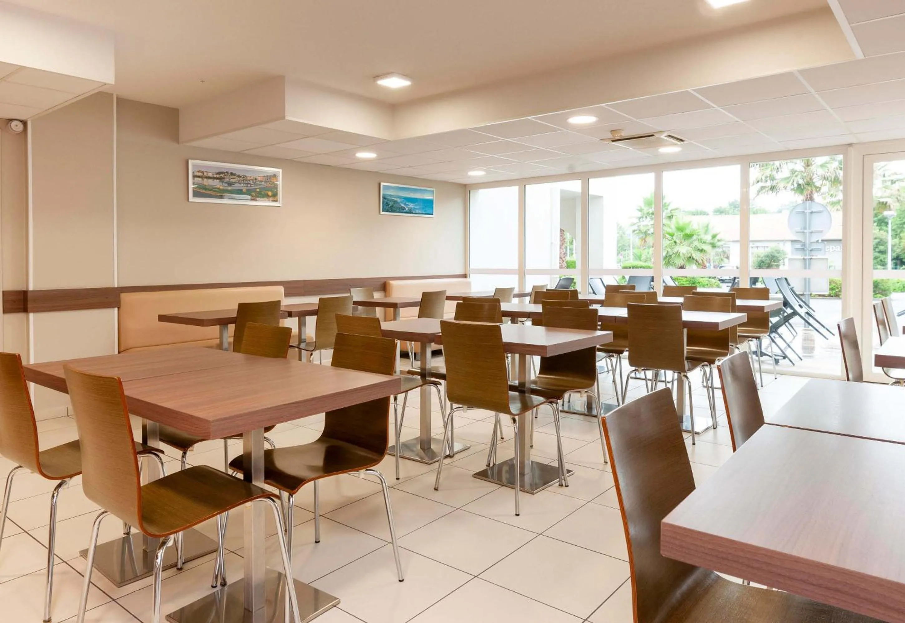 Restaurant/places to eat in B&B HOTEL Saint Jean de Luz