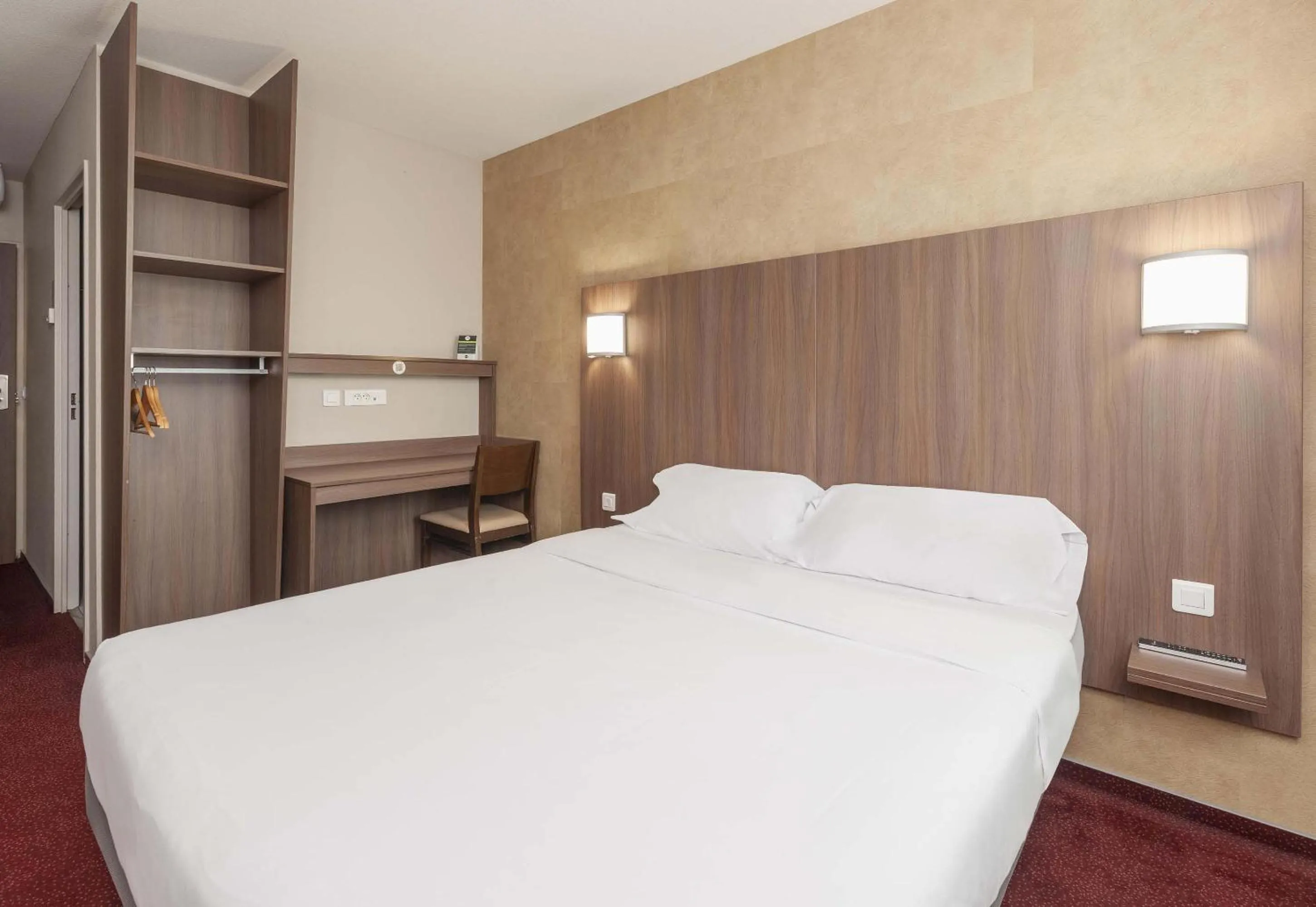 Bedroom, Bed in B&B HOTEL Saint Jean de Luz