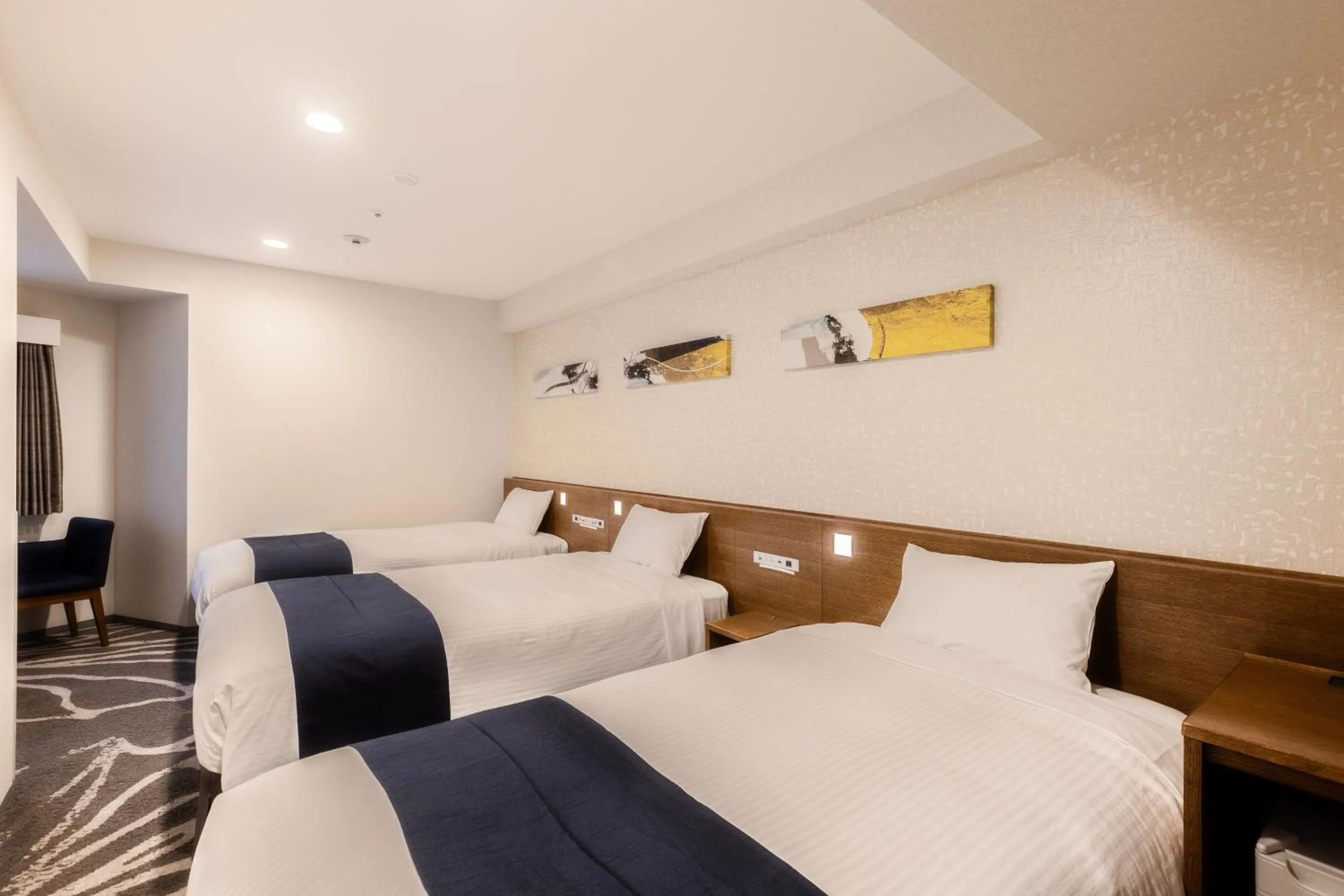 Photo of the whole room, Bed in Shinjuku Washington Hotel