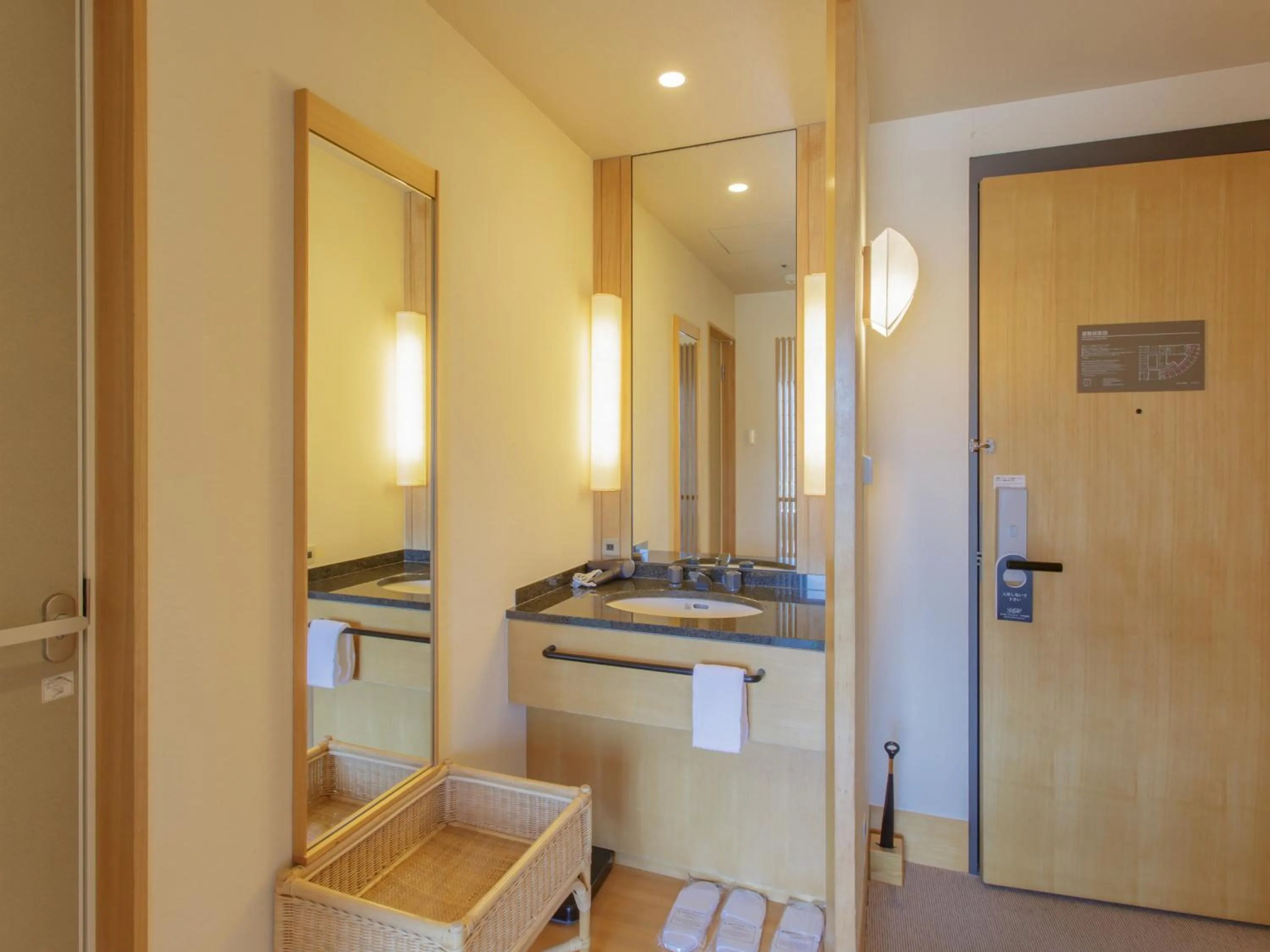 Photo of the whole room in Hotel Grand Arc Hanzomon