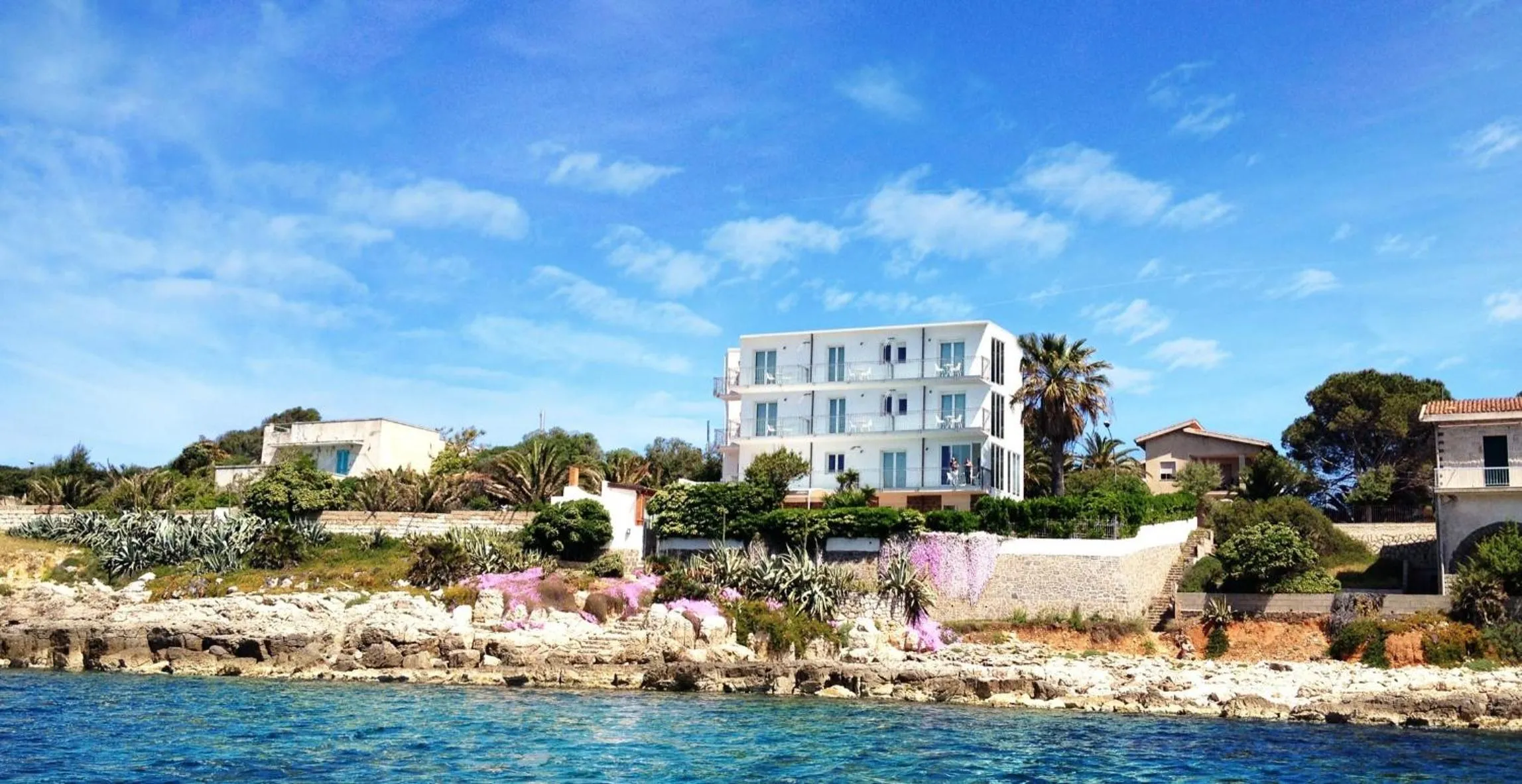 Property building in Villa Grachira