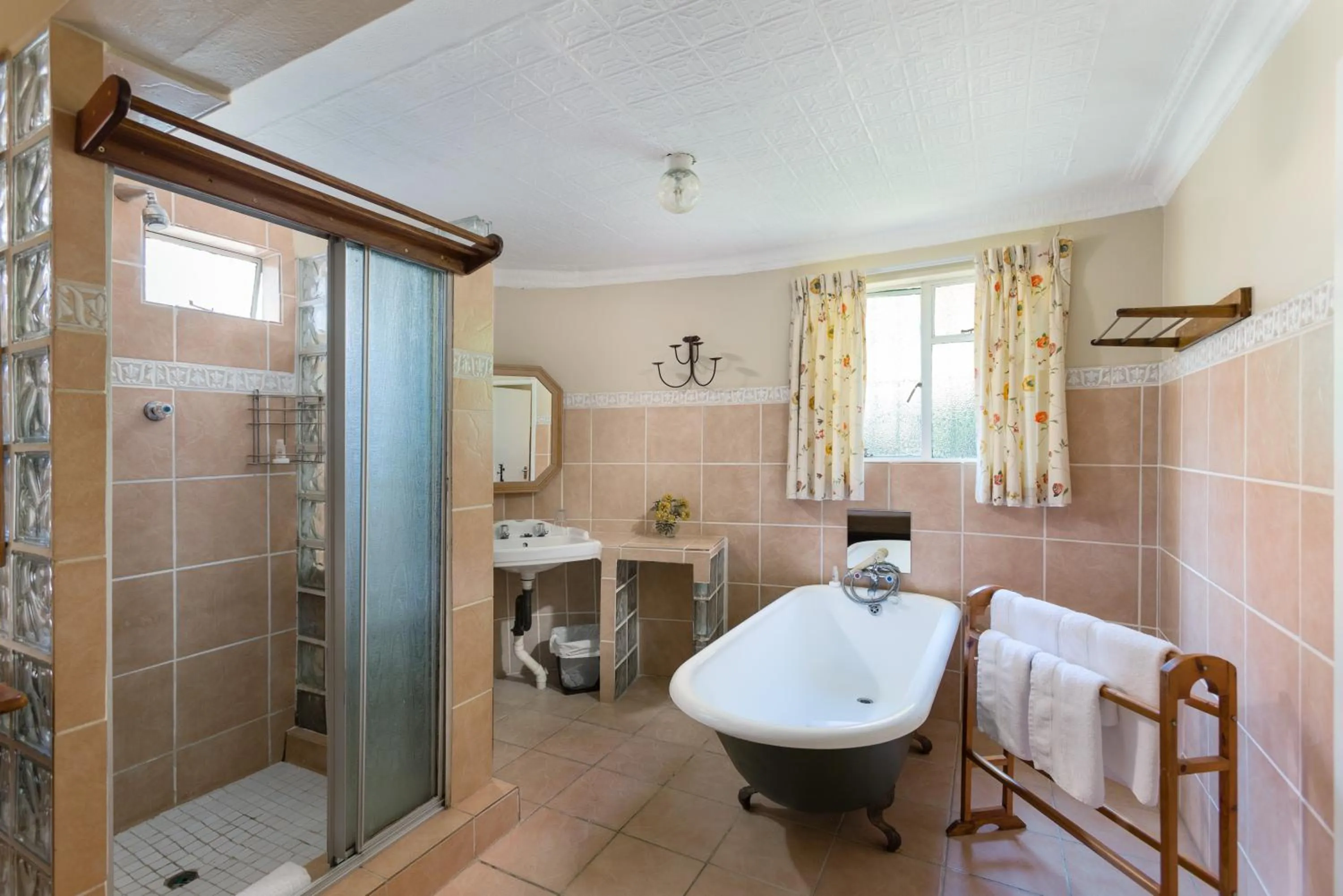 Shower in Agterplaas Guesthouse Pty Ltd