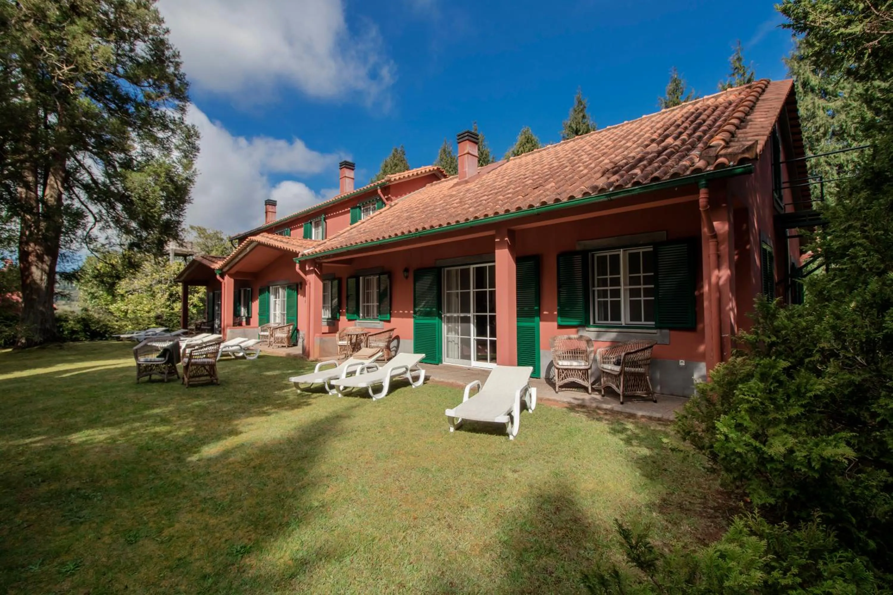 Property building in Quinta Santo Antonio Da Serra