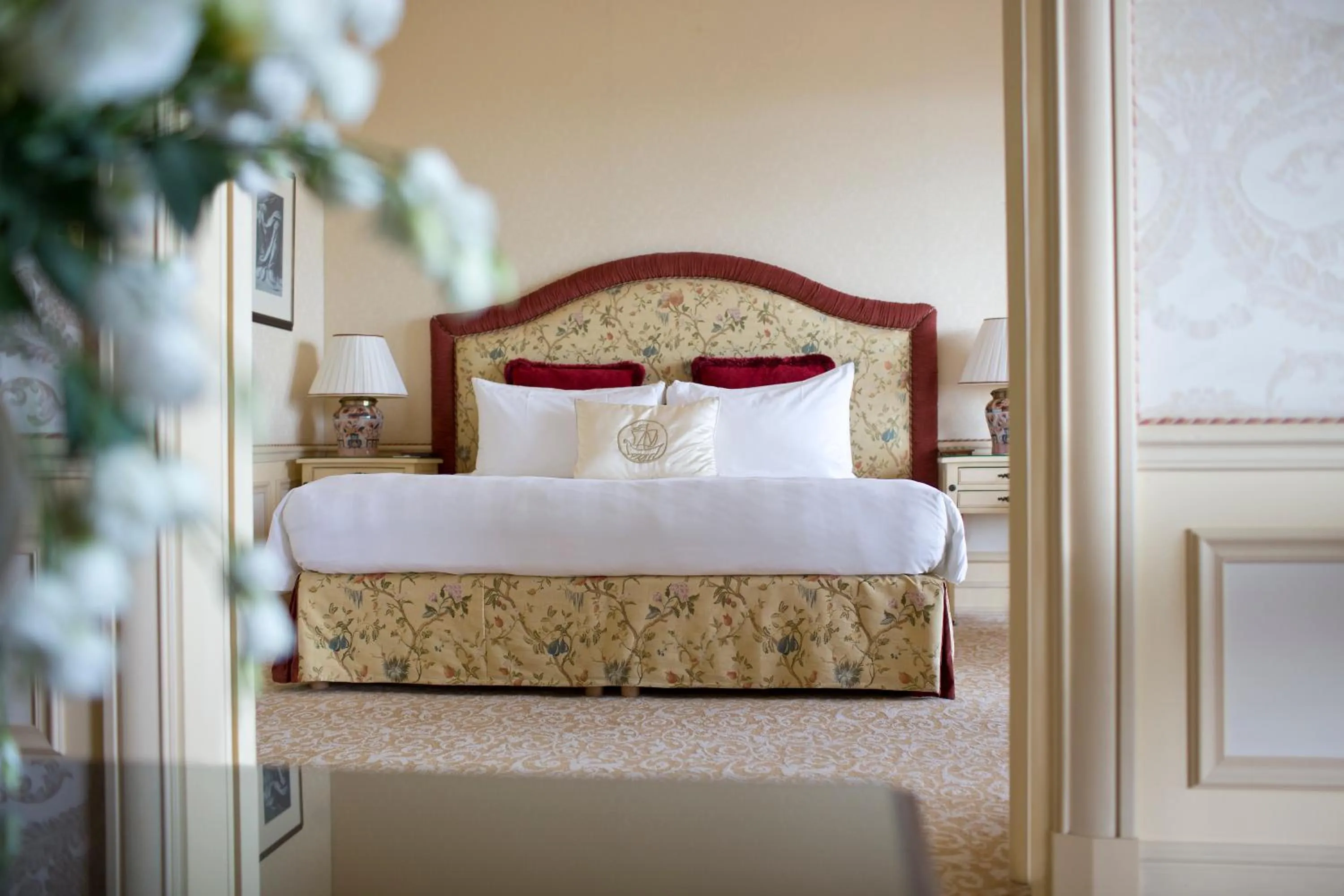 Photo of the whole room, Bed in Hôtel Métropole Monte-Carlo - Spa Guerlain