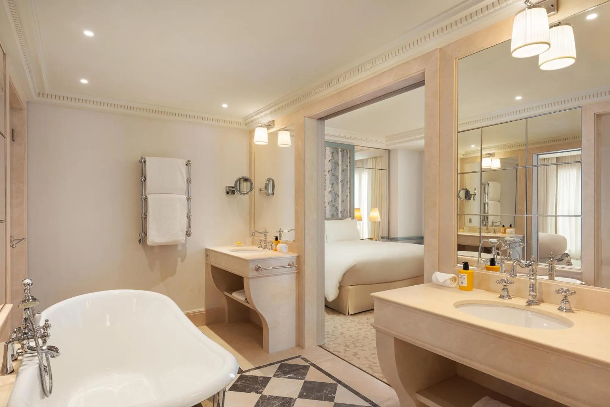 Bathroom in Hôtel Métropole Monte-Carlo - Spa Guerlain