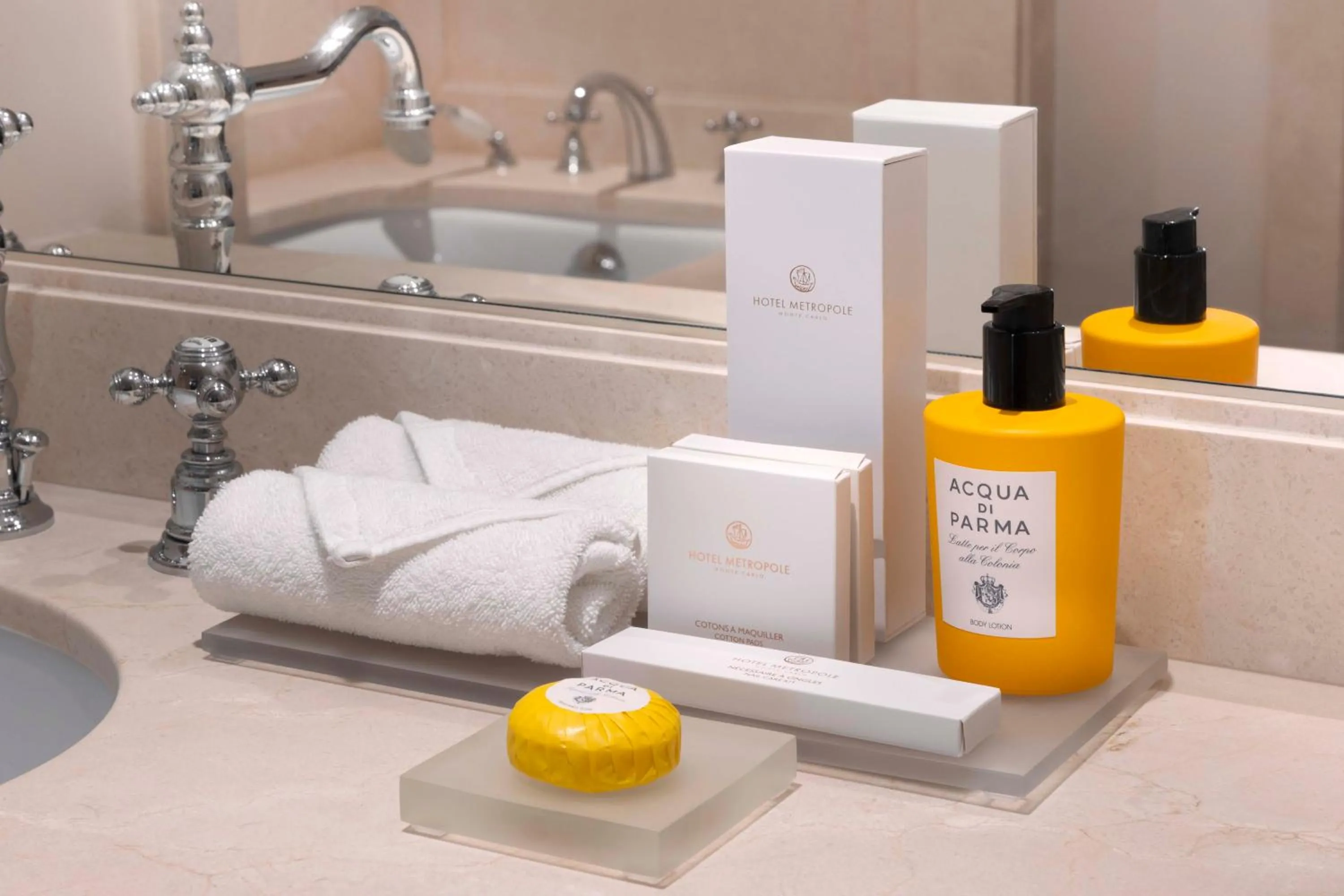 Bathroom in Hôtel Métropole Monte-Carlo - Spa Guerlain