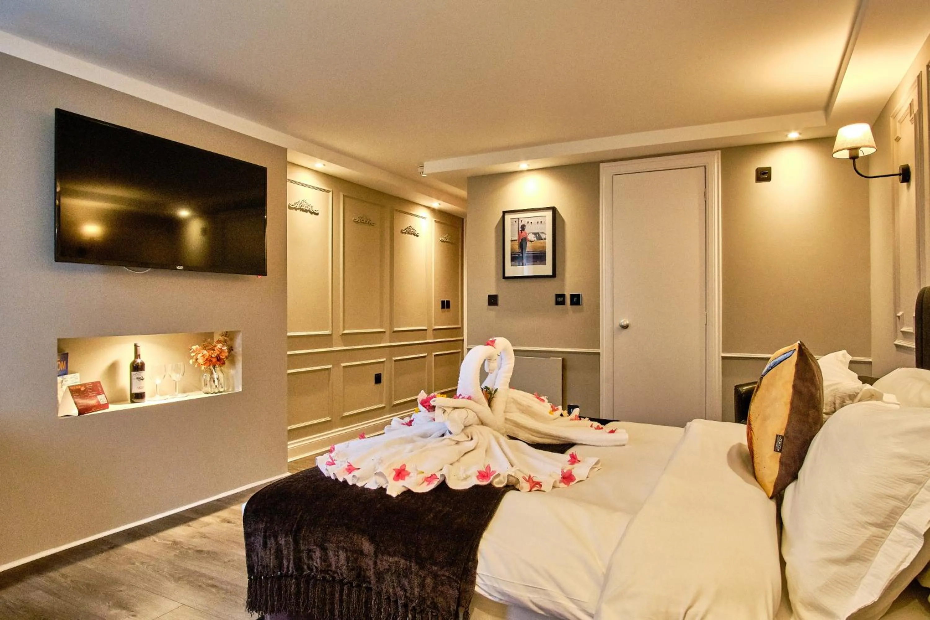 TV and multimedia in Muthu Ben Doran Hotel