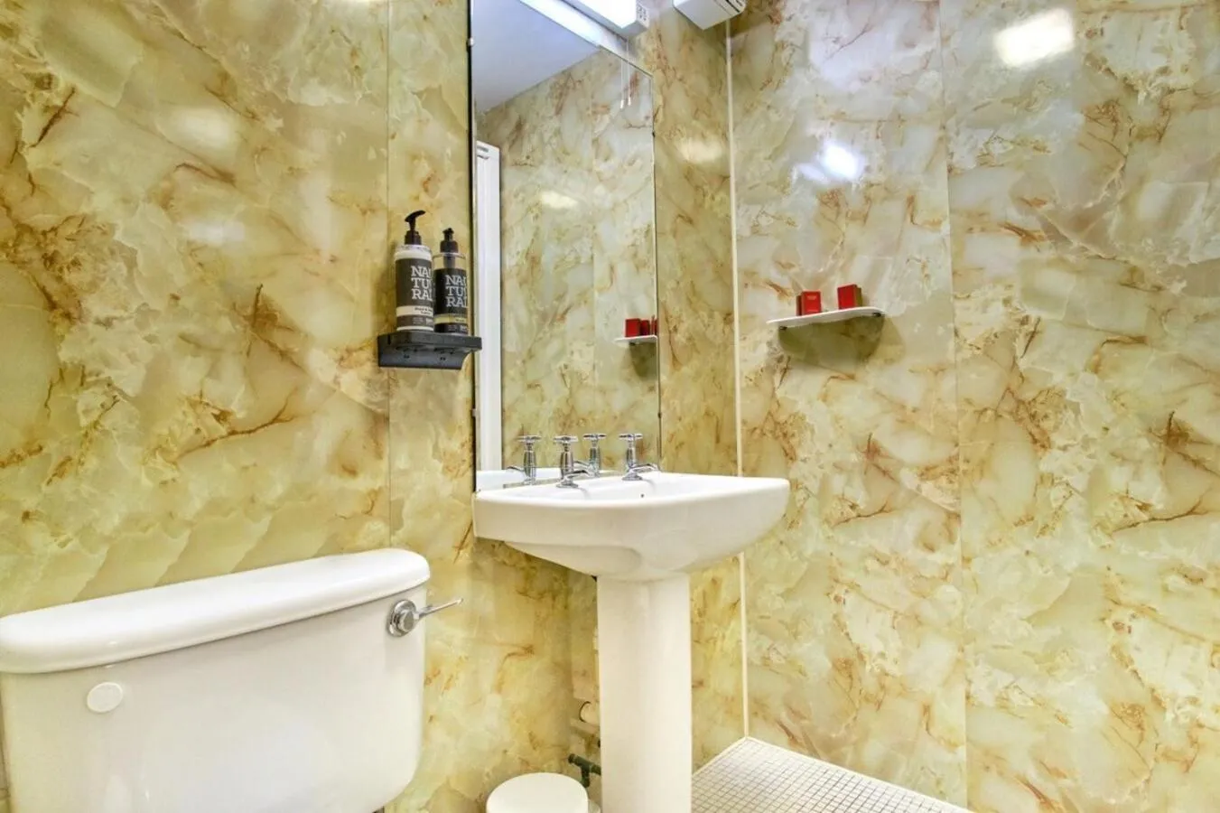 Shower in Muthu Ben Doran Hotel