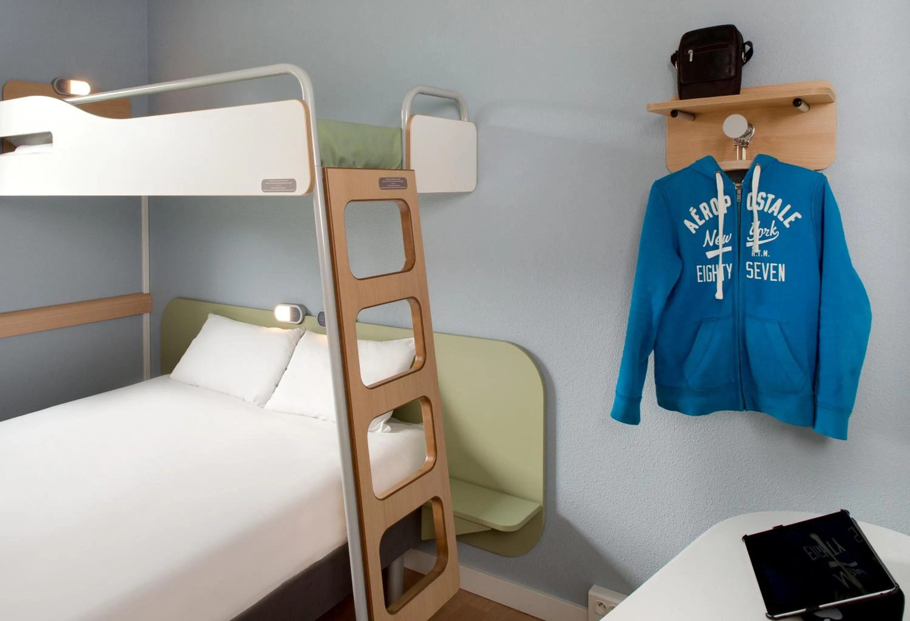 Photo of the whole room, Bed in ibis budget Bergerac