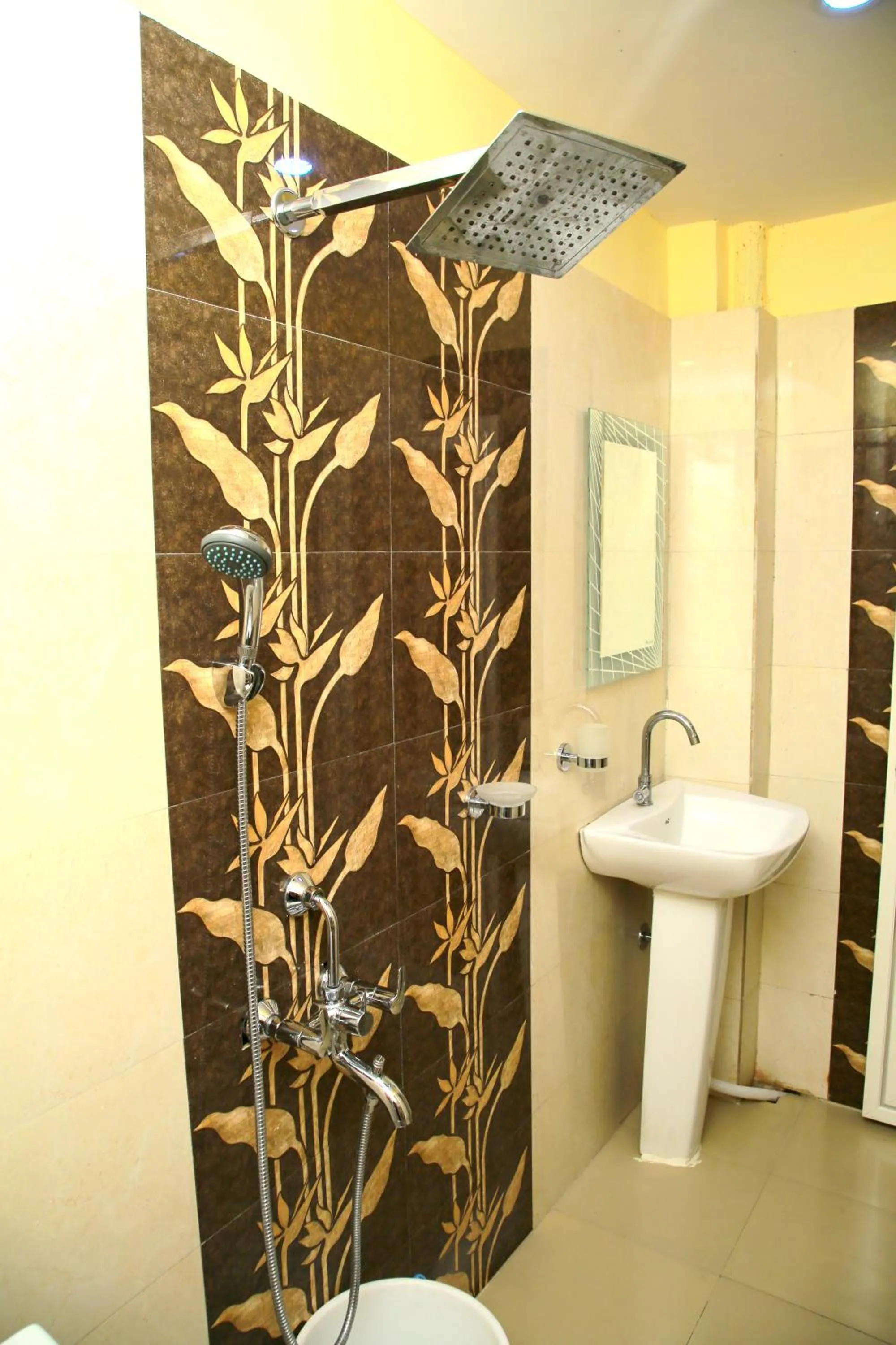 Toilet in Babul Hotel