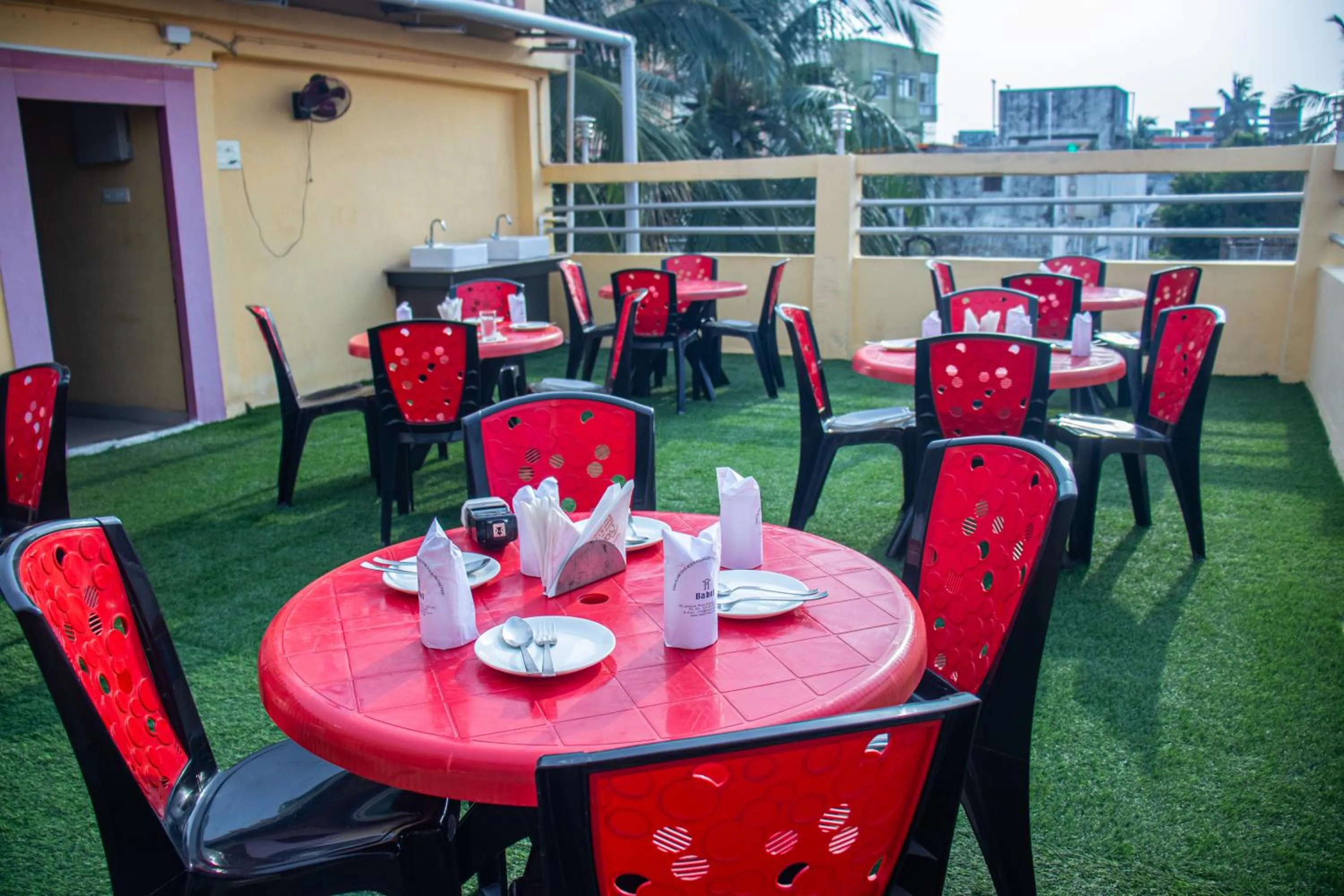 Restaurant/places to eat in Babul Hotel