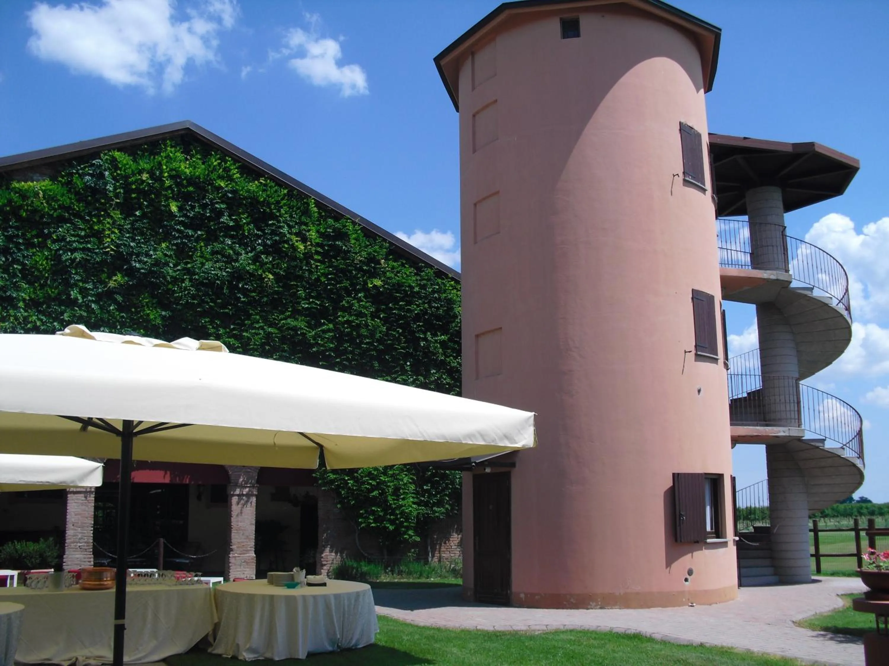 Property building in Agriturismo La Lupa