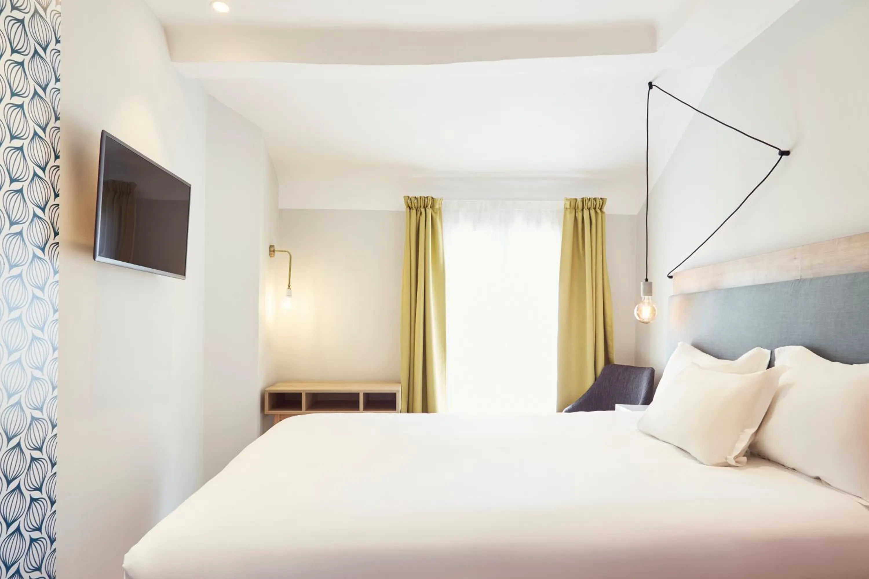 Bed in Hôtel Maison Montgrand - Vieux Port