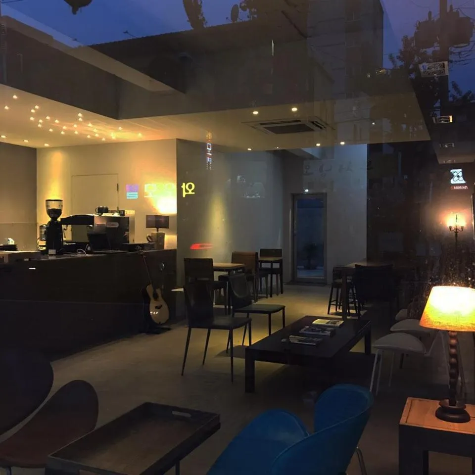 Lounge or bar in Wood House Hotel