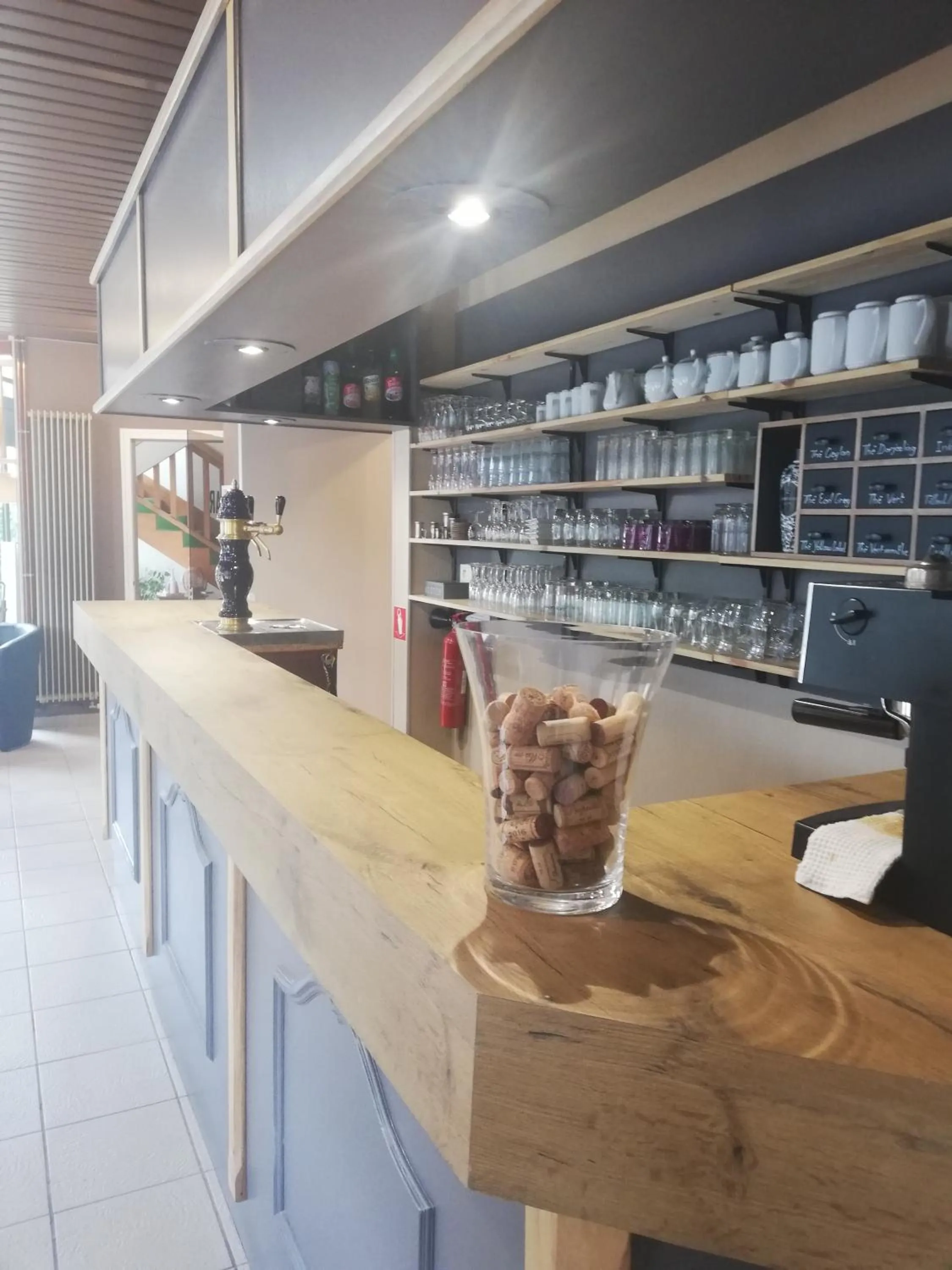 Lounge or bar in Logis Hotel Restaurant l'Orée Des Bois