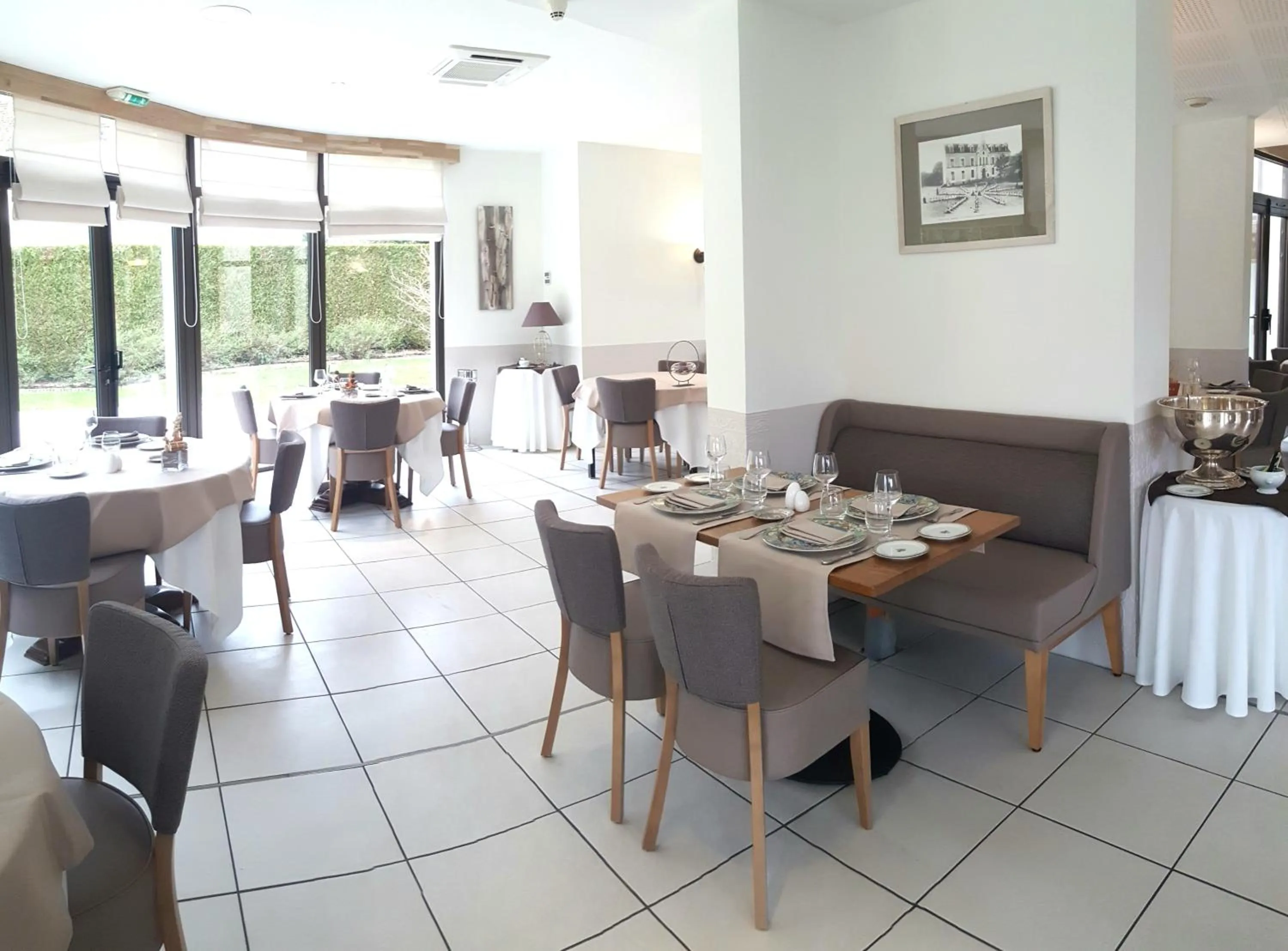 Restaurant/places to eat in Logis Hotel Restaurant l'Orée Des Bois