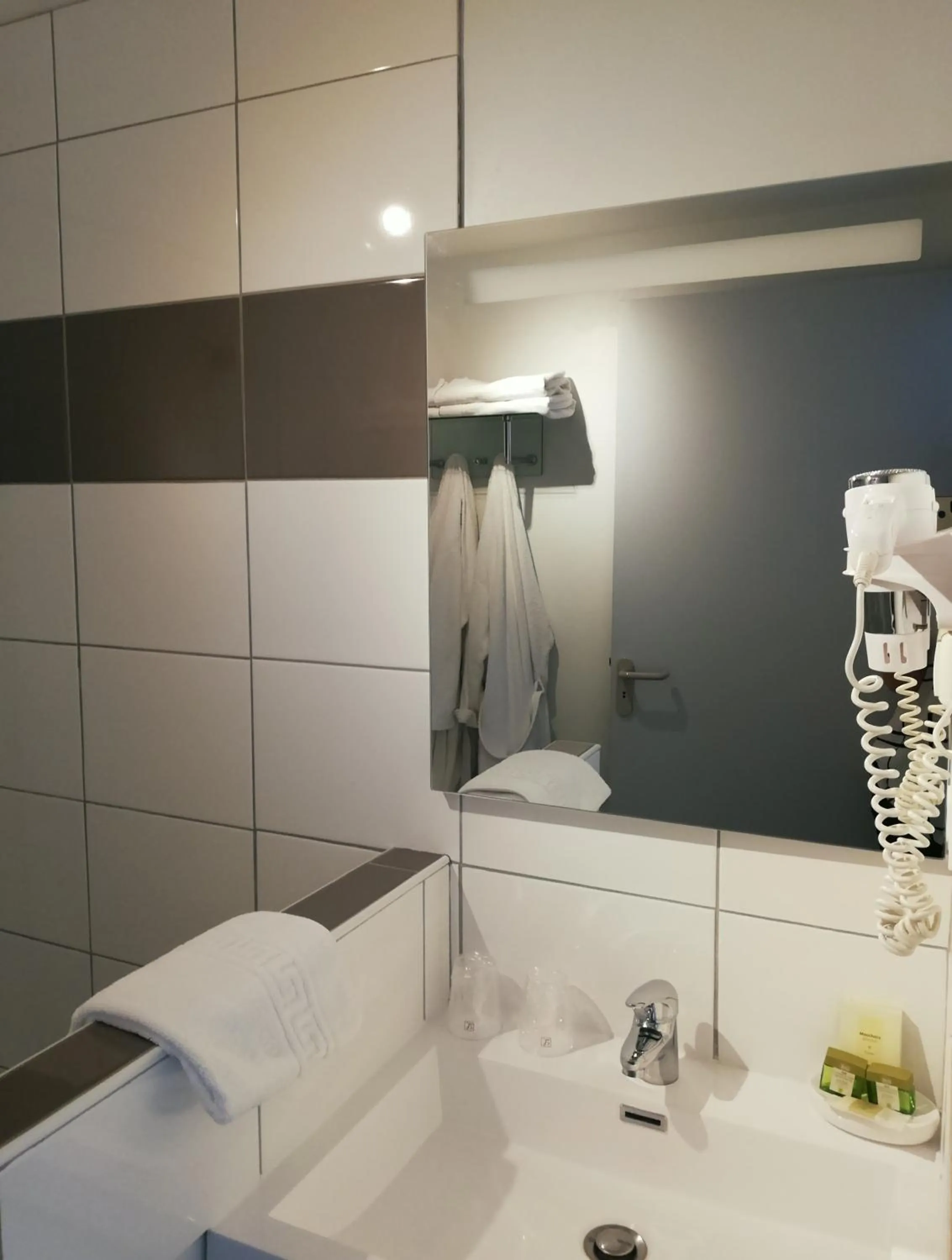 Bathroom in Logis Hotel Restaurant l'Orée Des Bois