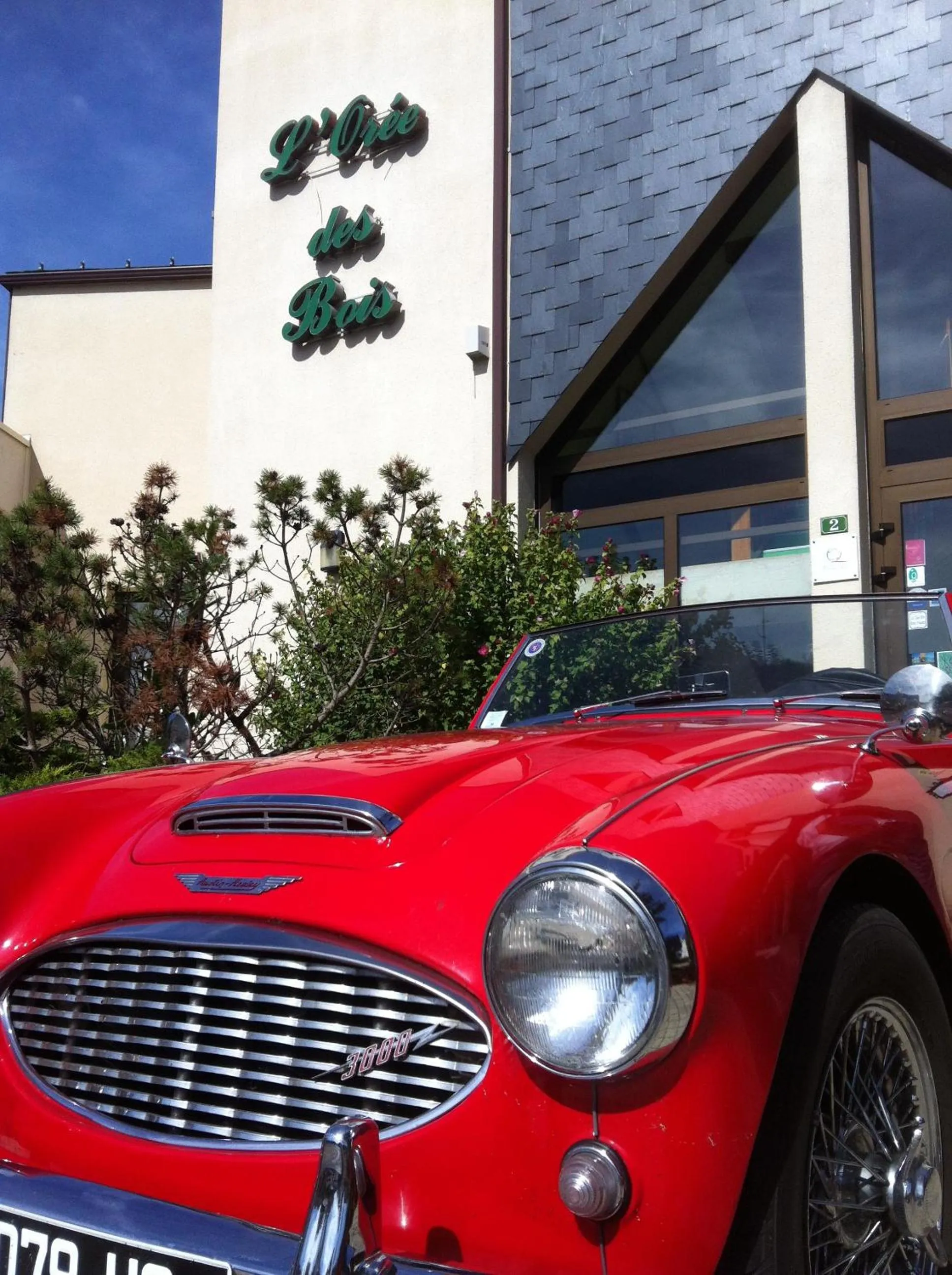 Facade/entrance in Logis Hotel Restaurant l'Orée Des Bois