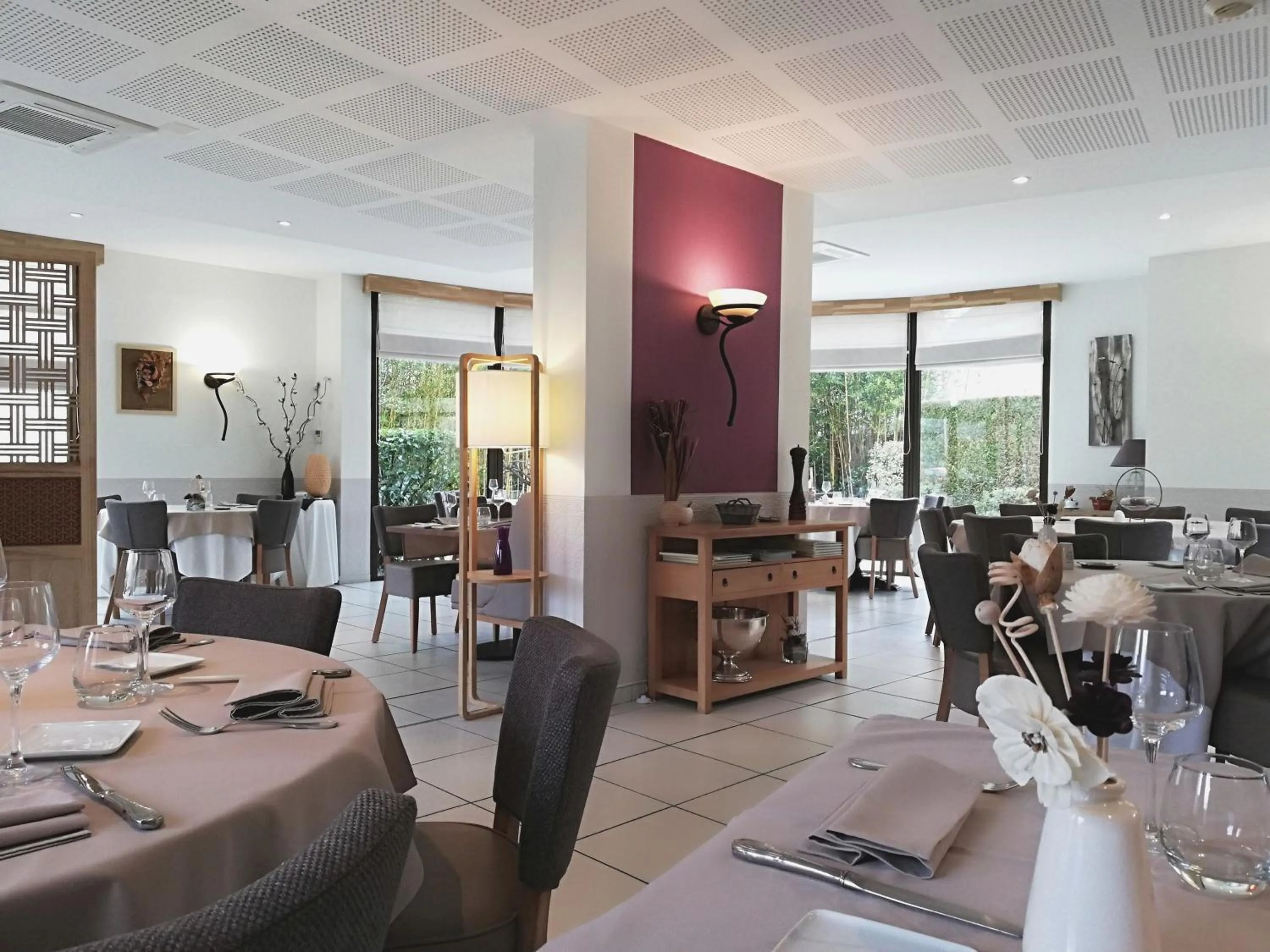 Restaurant/places to eat in Logis Hotel Restaurant l'Orée Des Bois