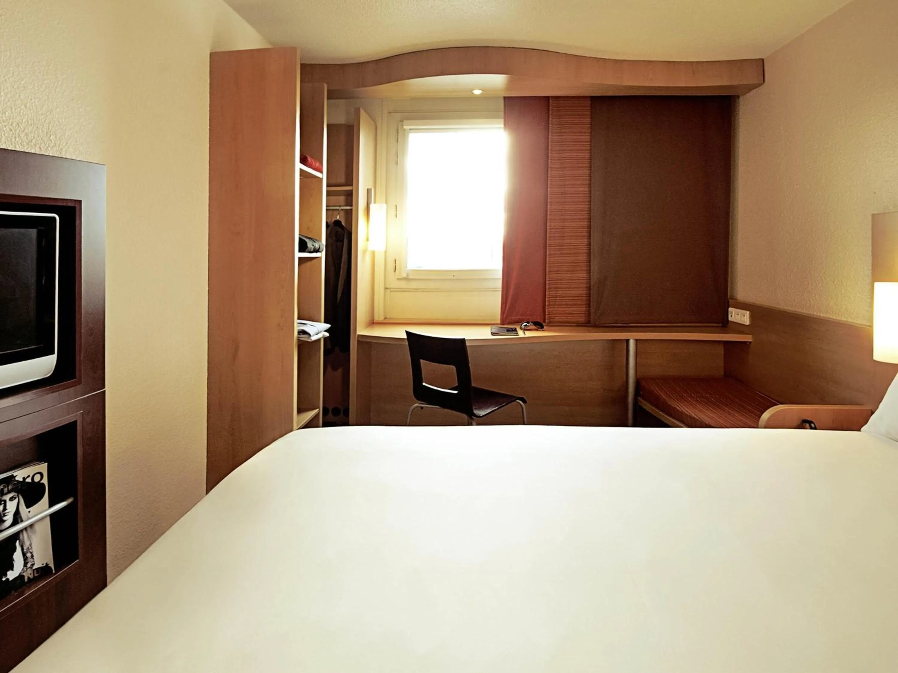 Bedroom, Bed in ibis Epinay sur Seine - Gennevilliers