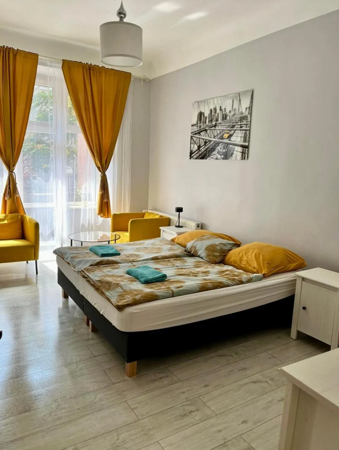 Bed in Colourful Rooms Wrocław