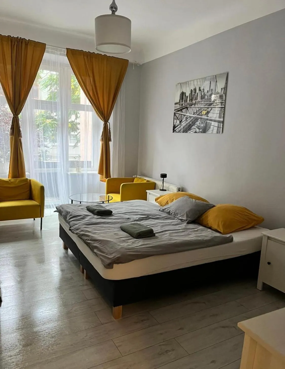 Bed in Colourful Rooms Wrocław