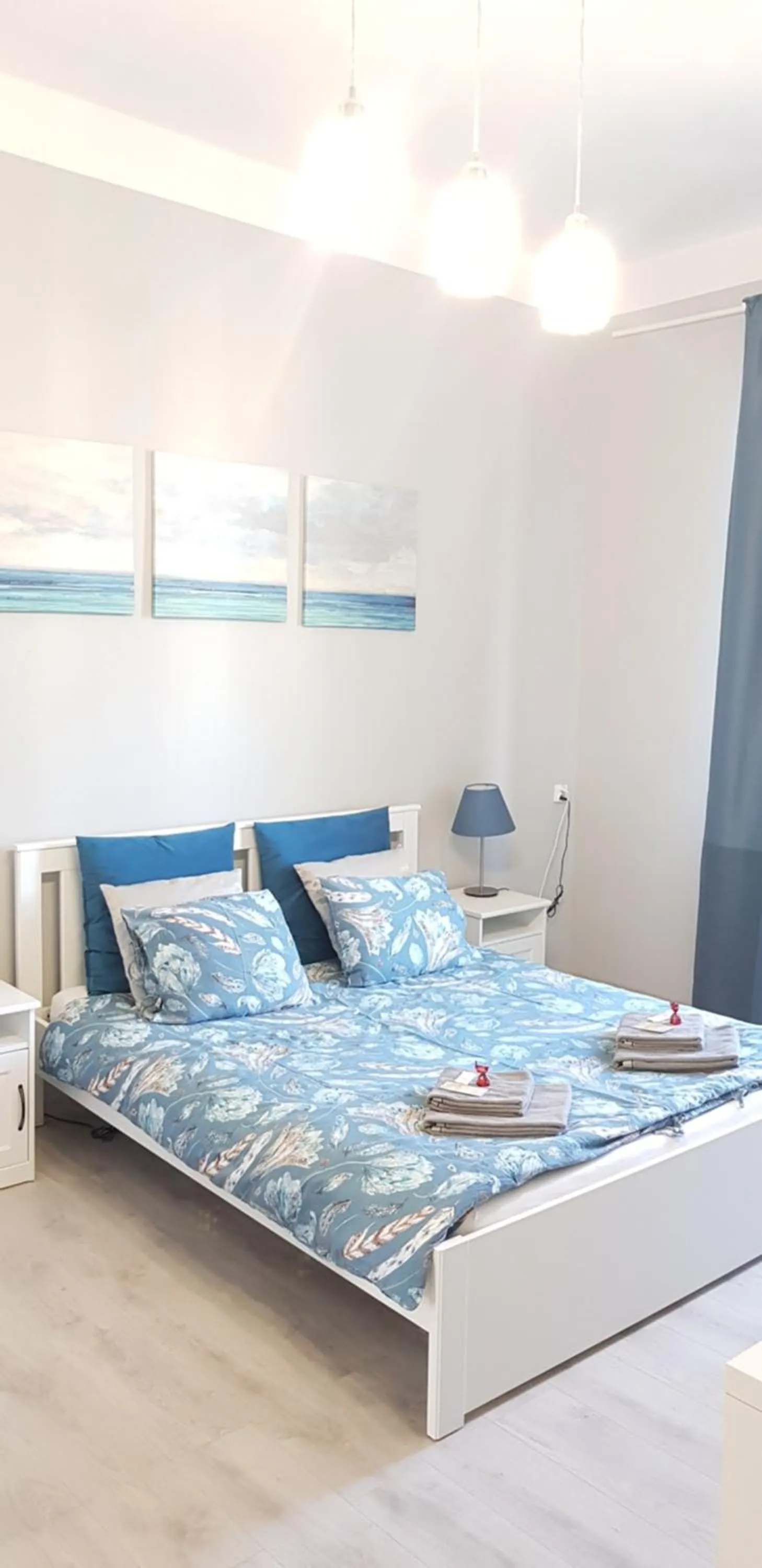 Bed in Colourful Rooms Wrocław