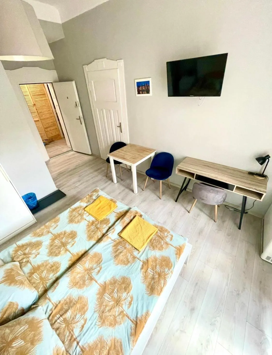 Bed in Colourful Rooms Wrocław