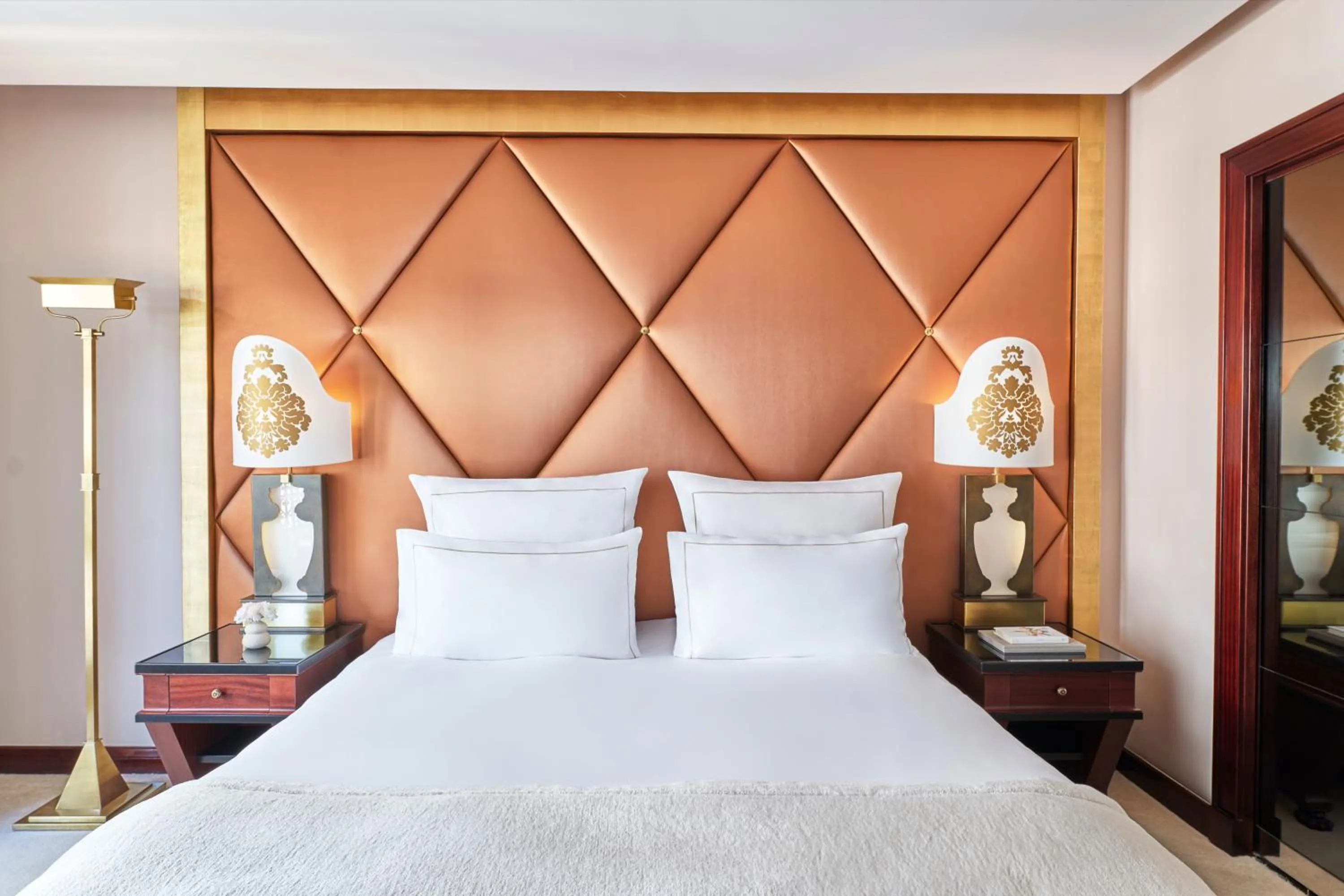 Bed in Hôtel Barrière Fouquet's Paris