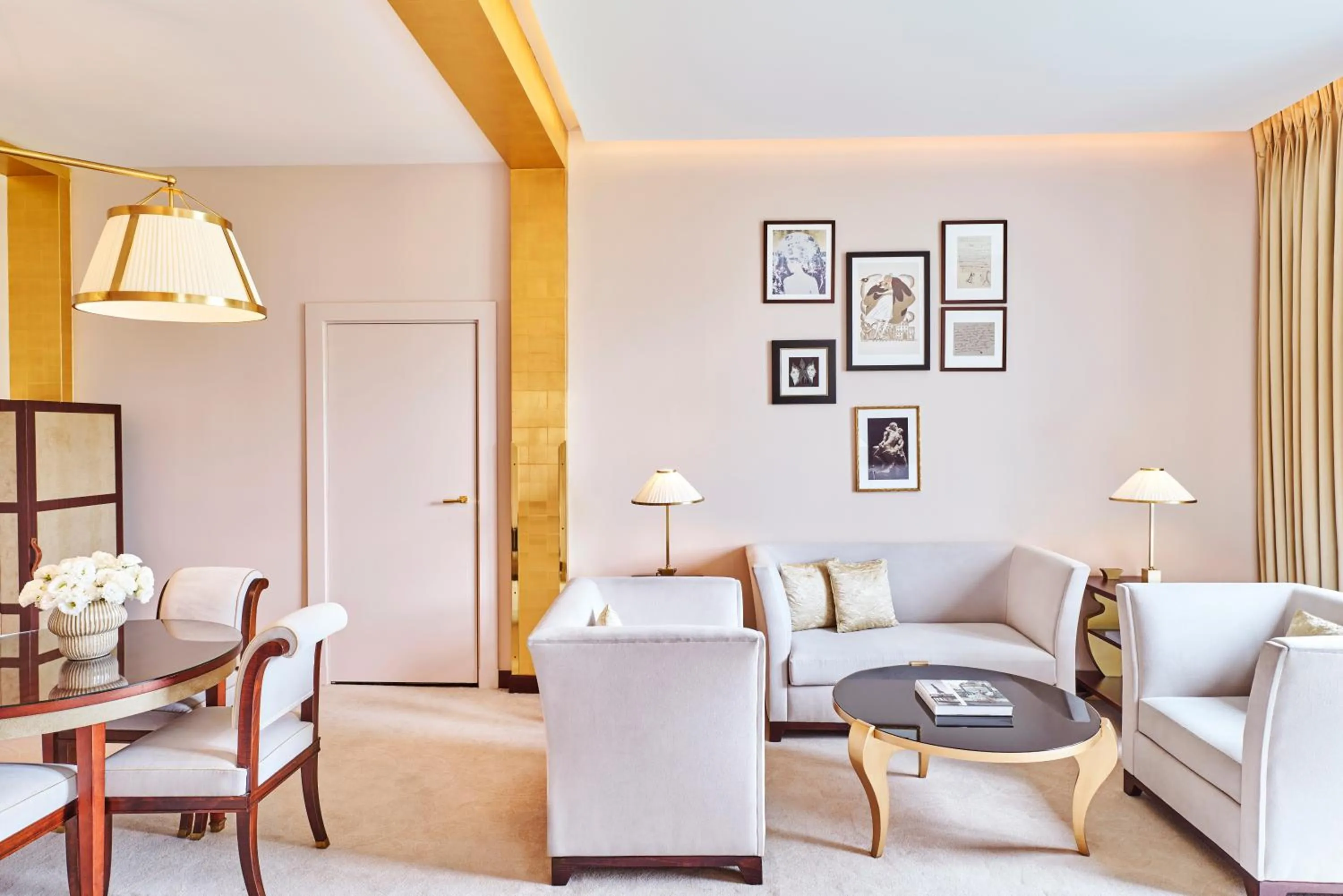 Living room in Hôtel Barrière Fouquet's Paris