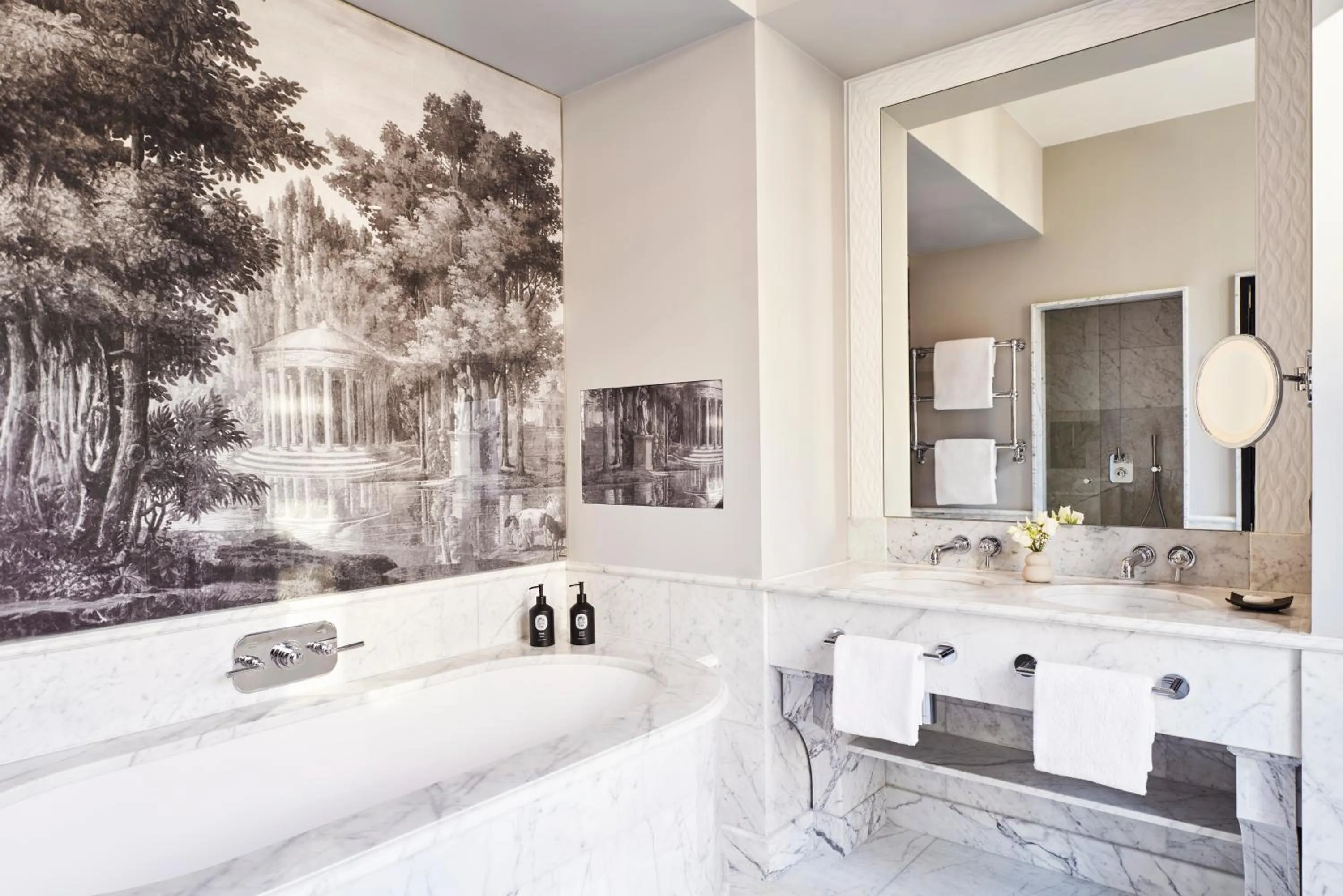 Bathroom in Hôtel Barrière Fouquet's Paris