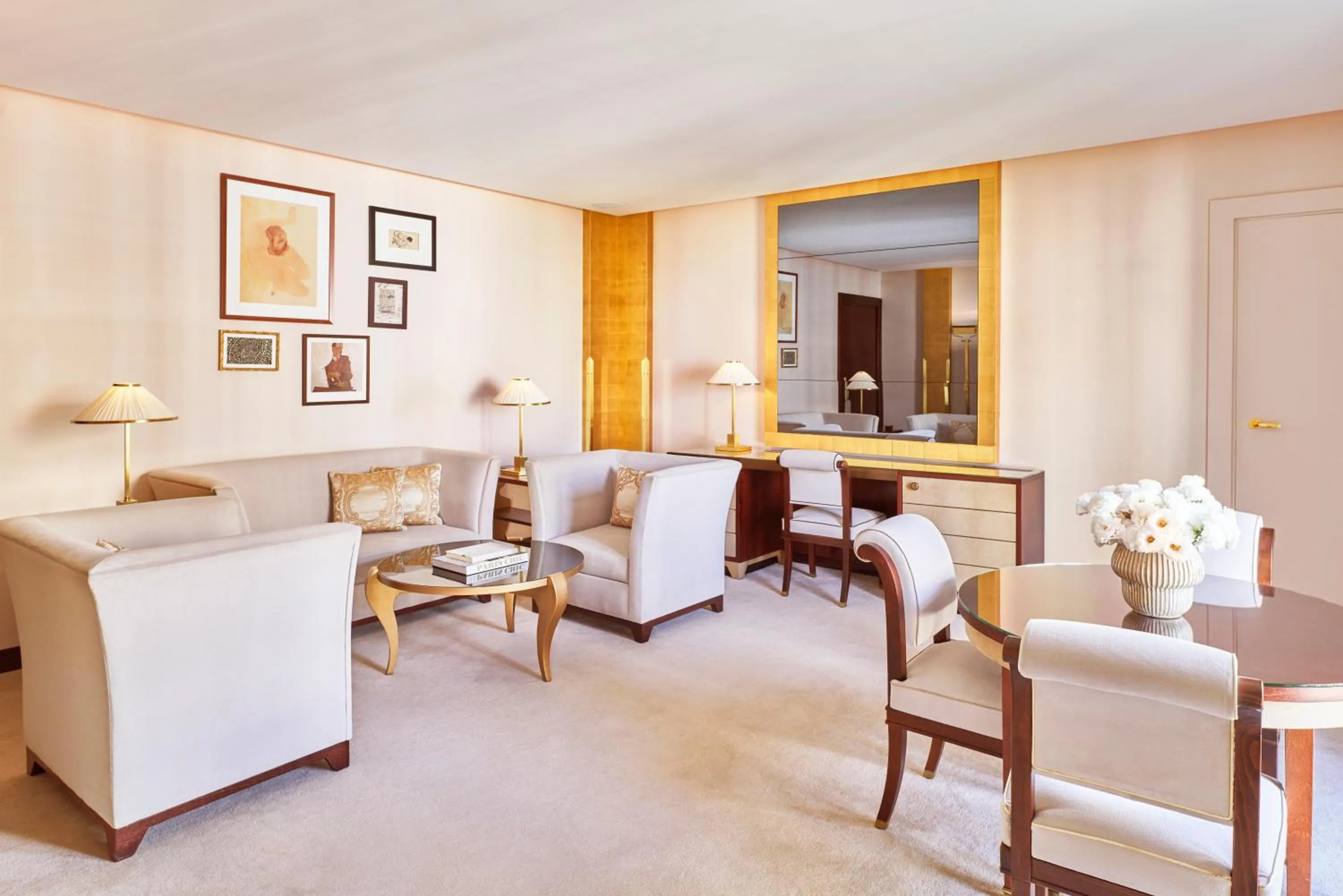 Living room in Hôtel Barrière Fouquet's Paris