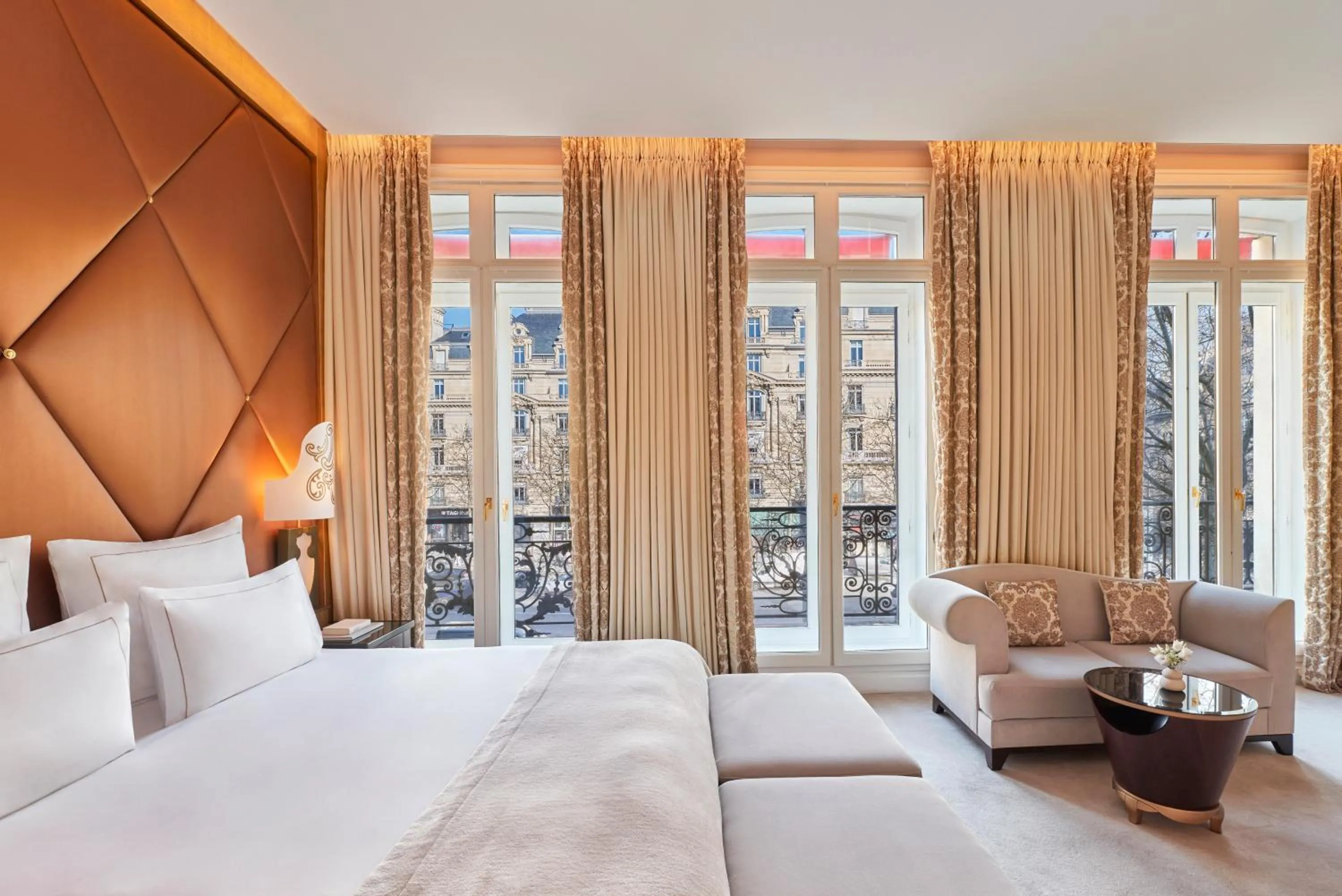 Photo of the whole room, Bed in Hôtel Barrière Fouquet's Paris
