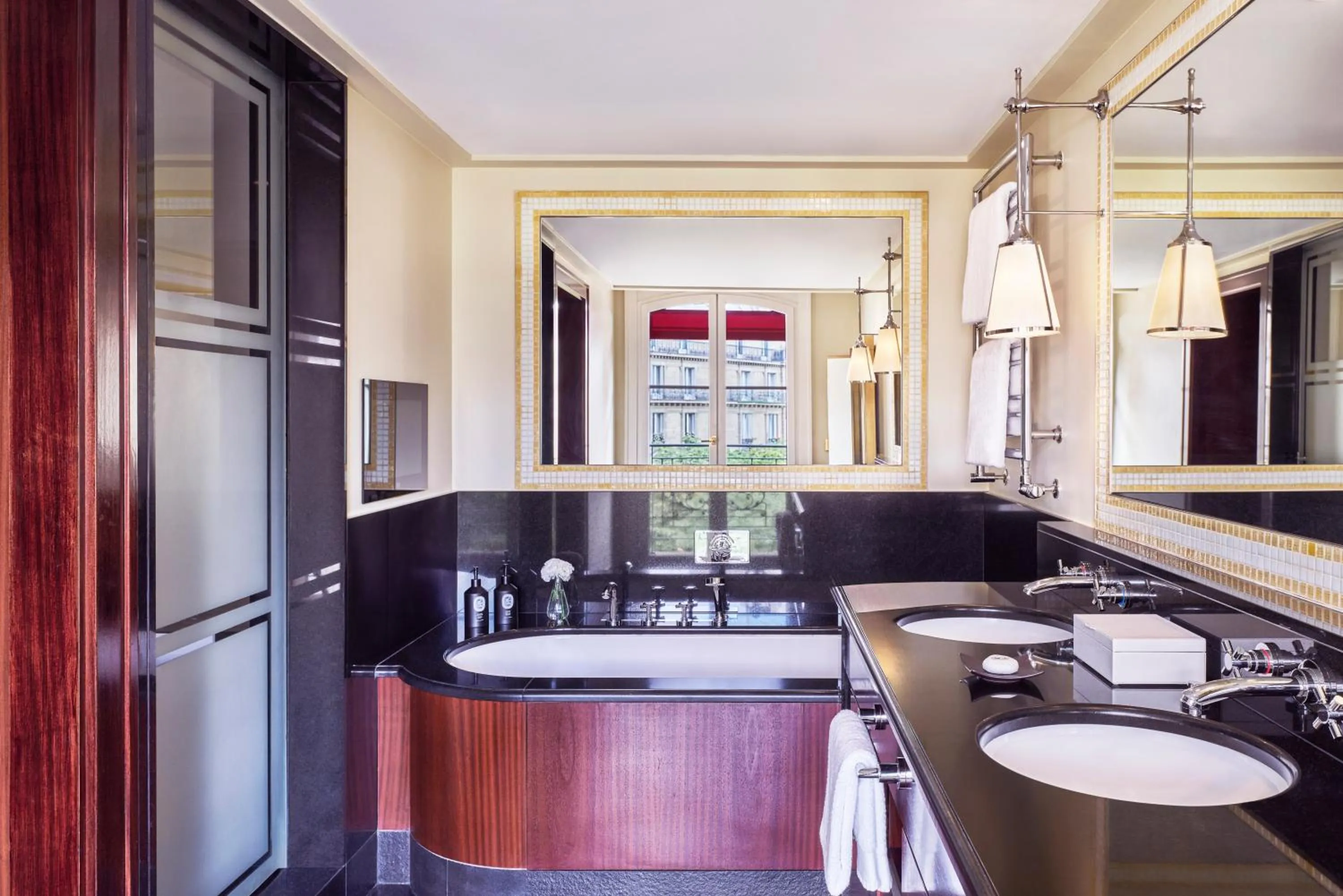 Bathroom in Hôtel Barrière Fouquet's Paris