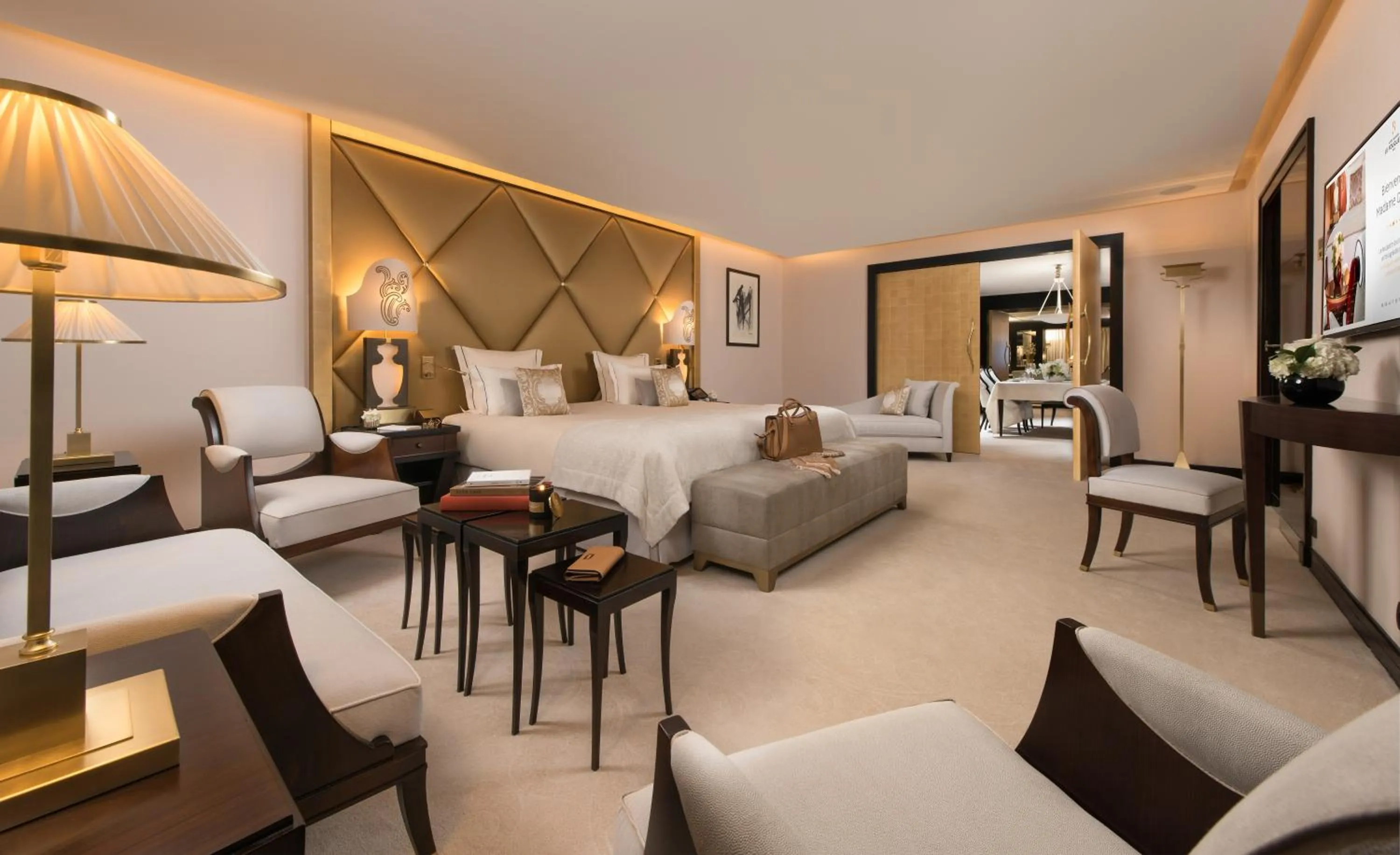 Photo of the whole room, Bed in Hôtel Barrière Fouquet's Paris