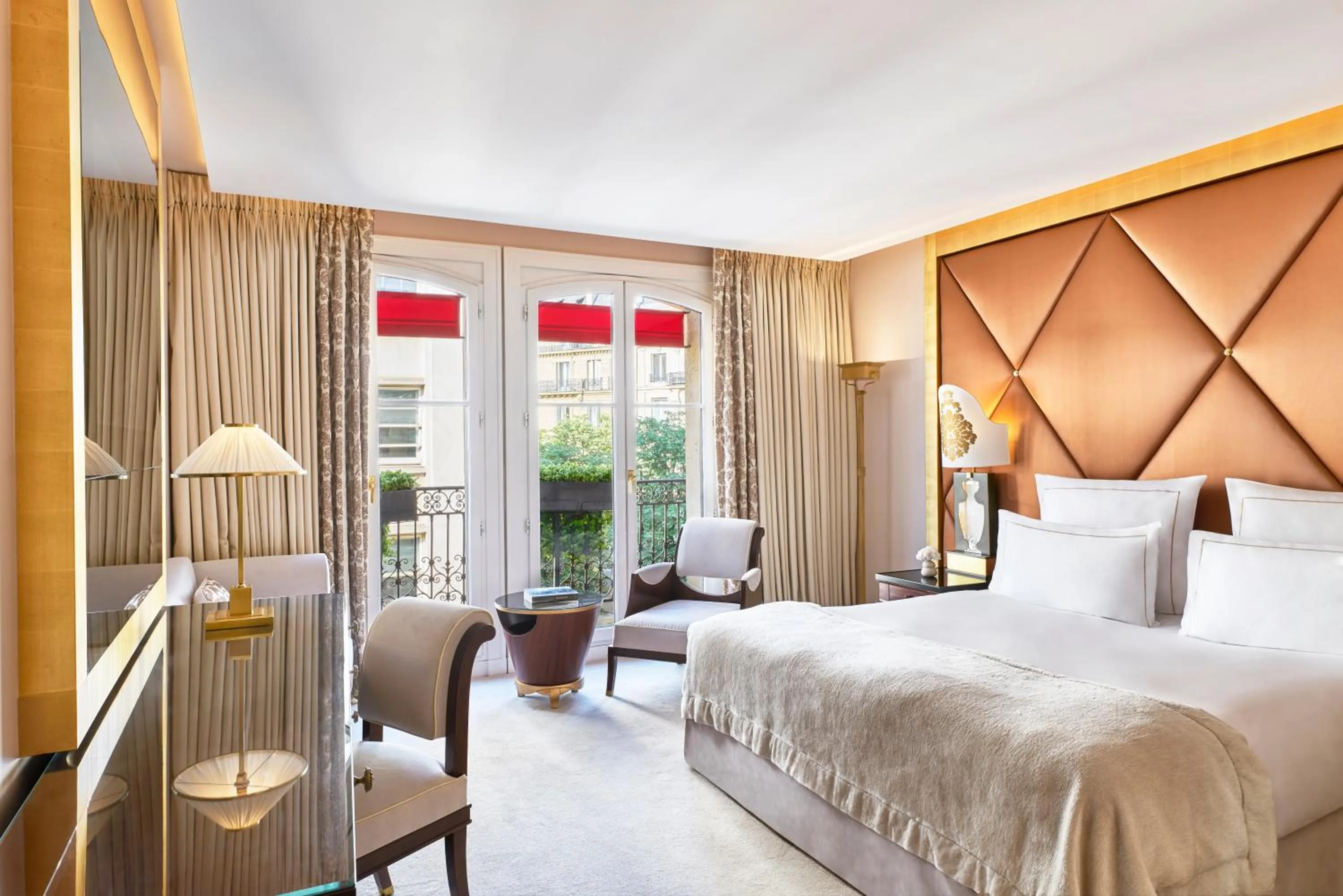 Bed in Hôtel Barrière Fouquet's Paris