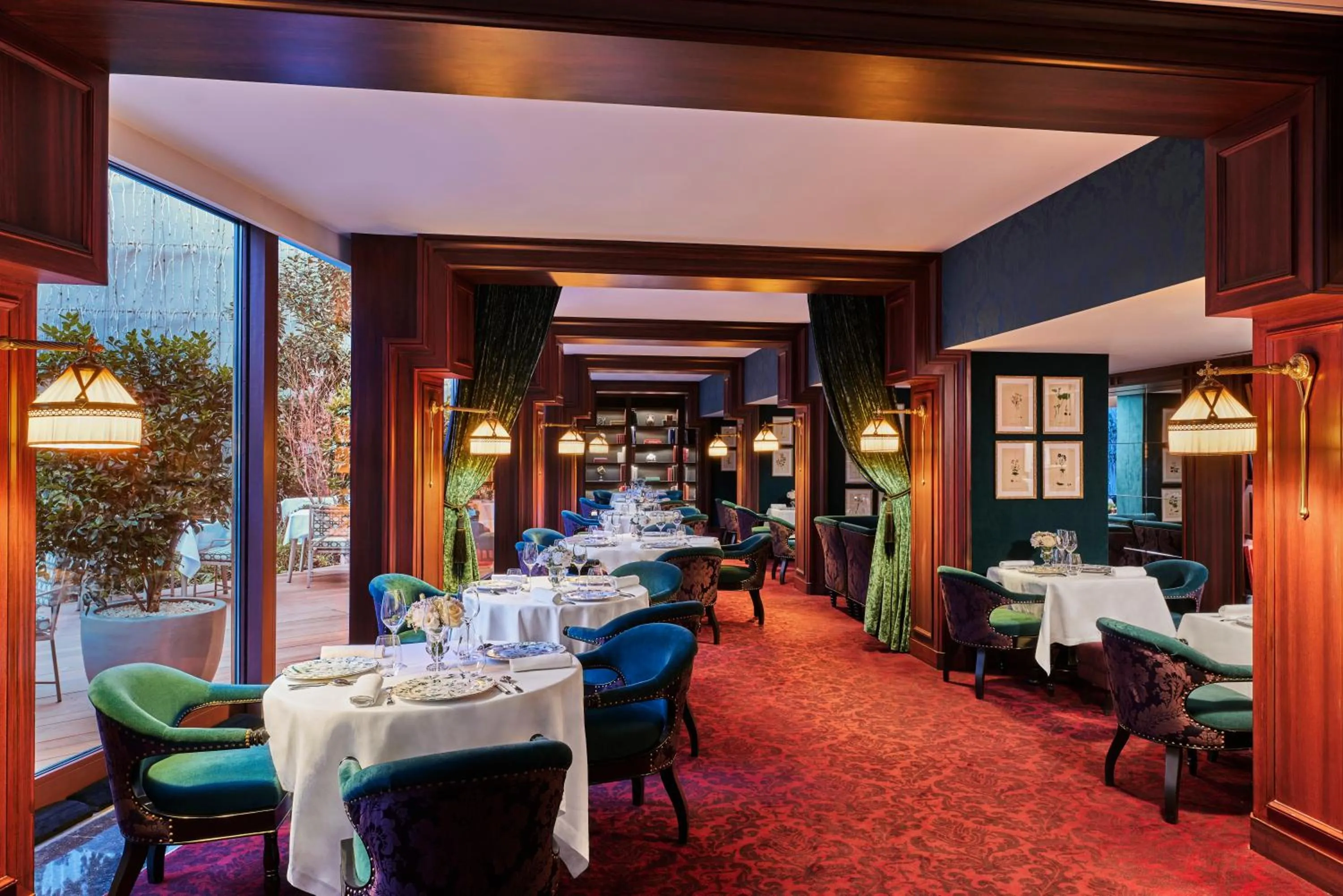 Restaurant/places to eat in Hôtel Barrière Fouquet's Paris