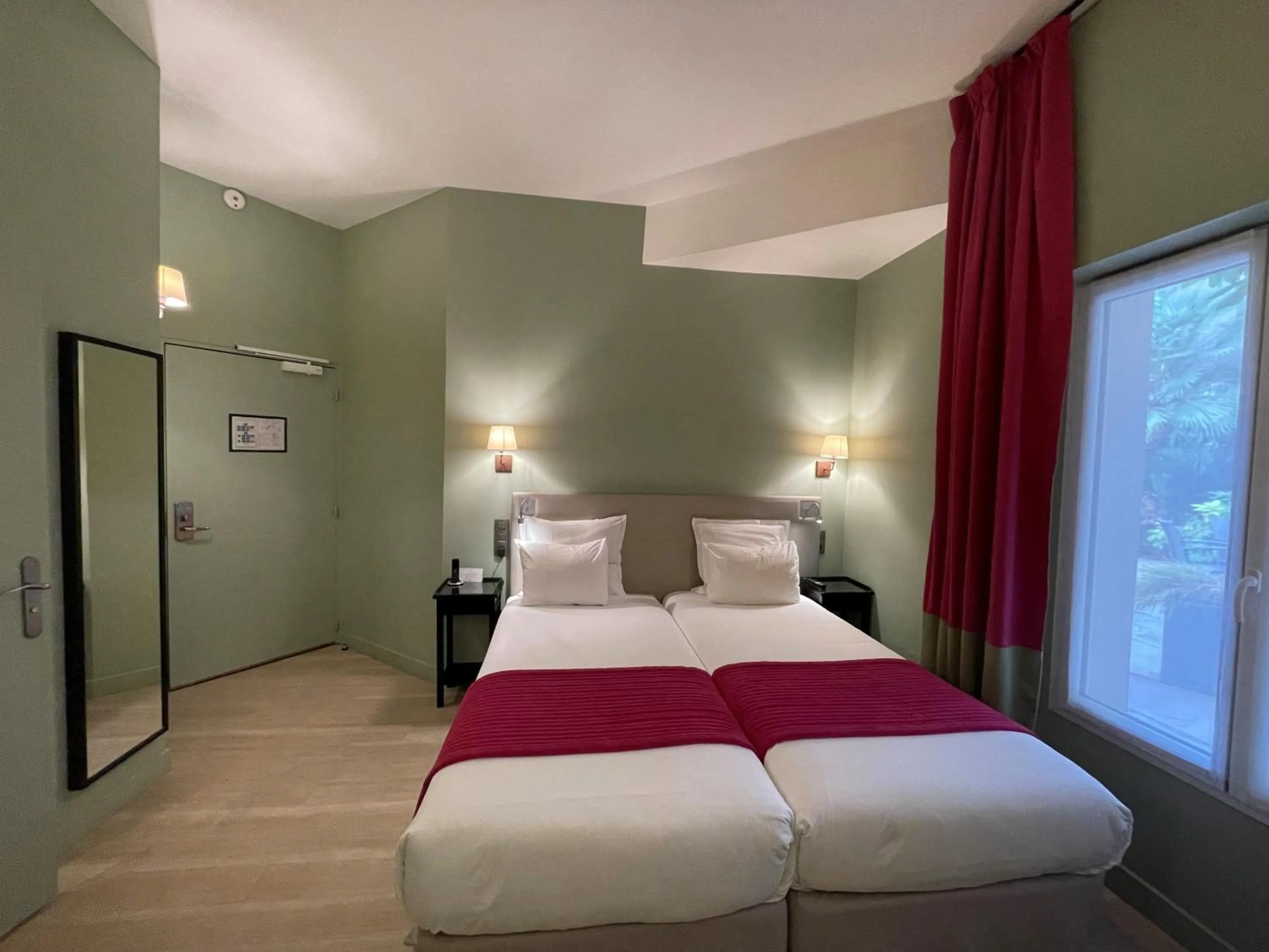 Bedroom, Bed in Hôtel Orchidée