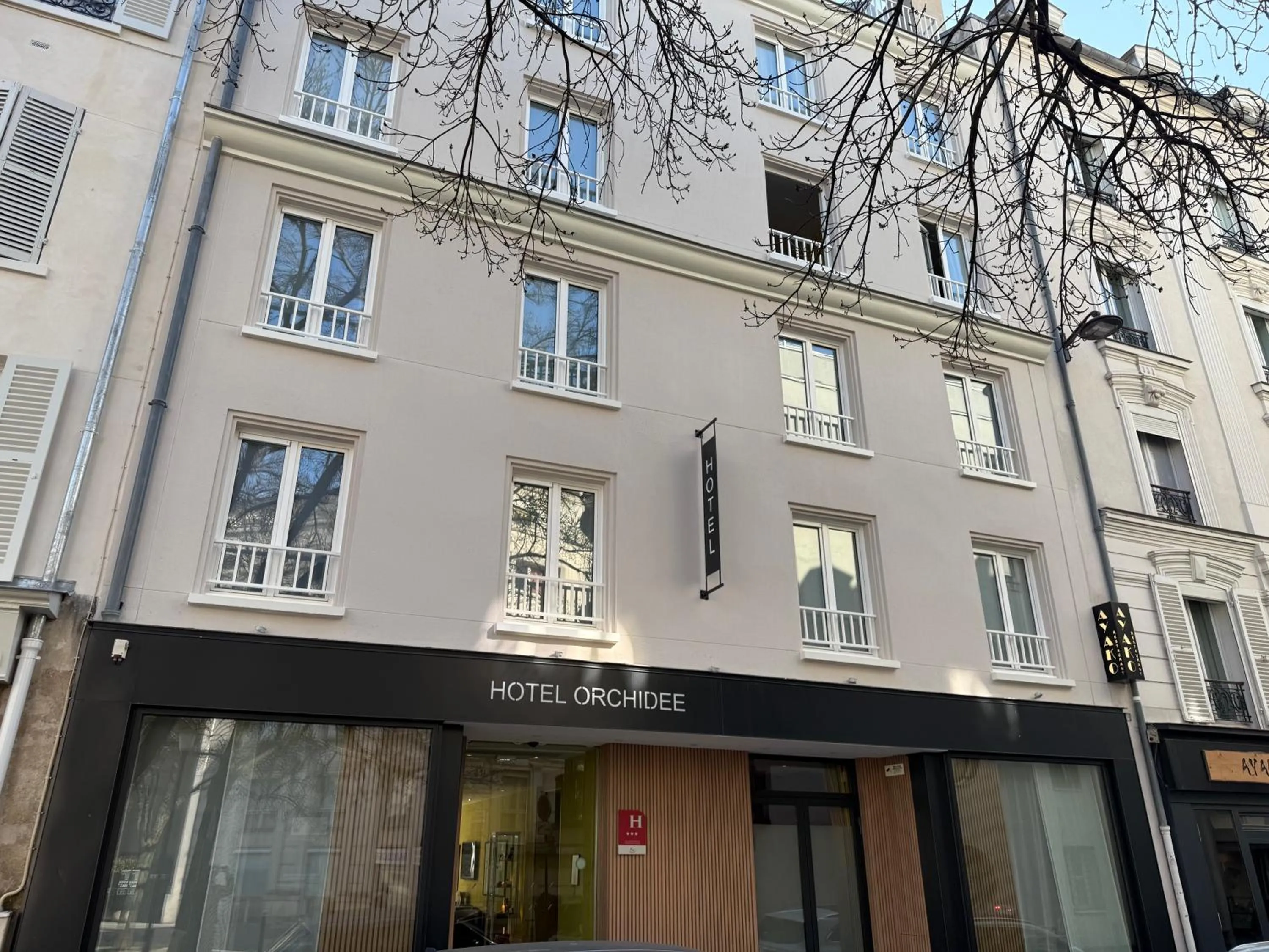 Property building in Hôtel Orchidée