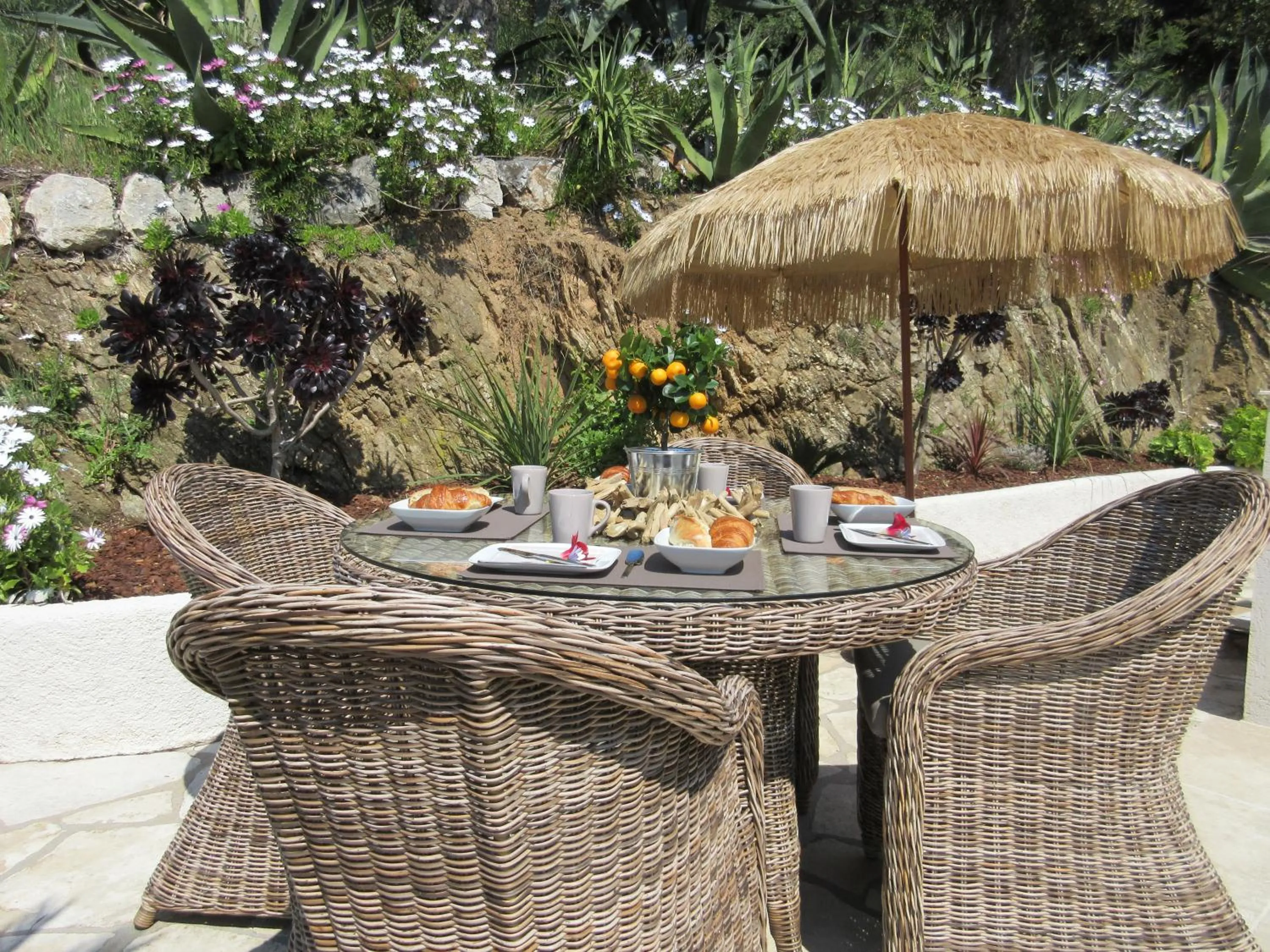 Patio in Villa Tricoli B&B avec Piscine