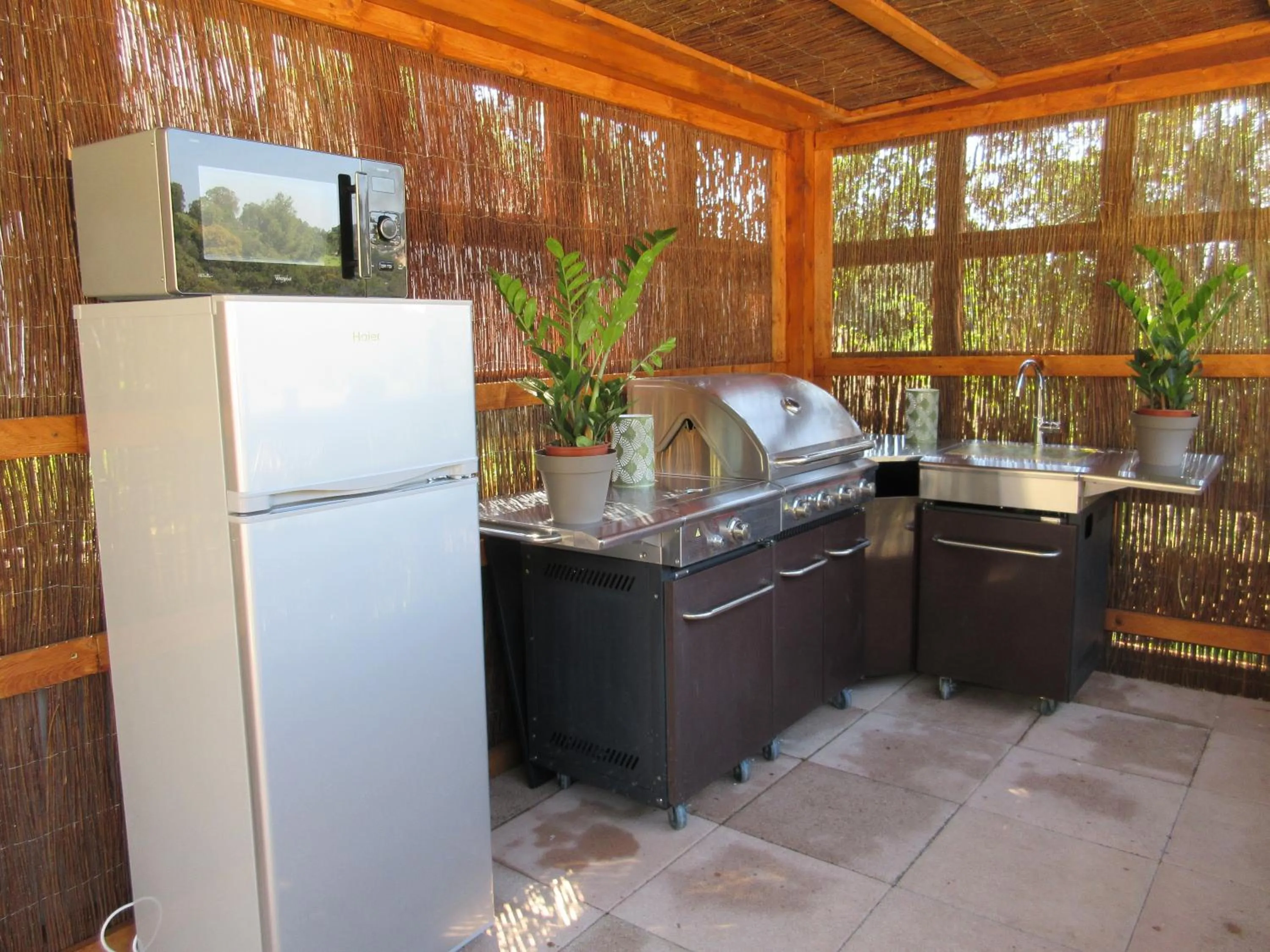 BBQ facilities in Villa Tricoli B&B avec Piscine