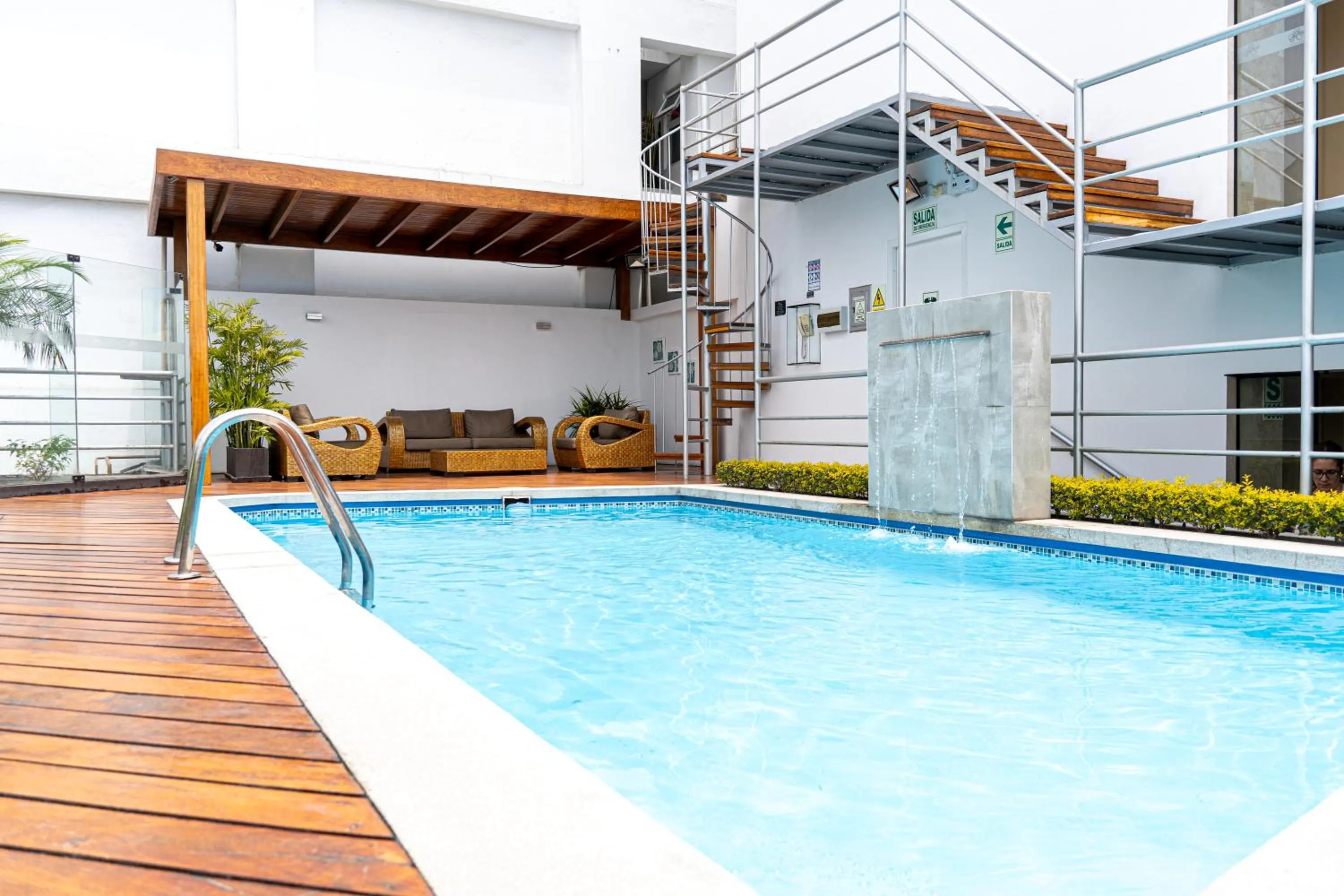 Swimming pool in Jose Antonio Executive