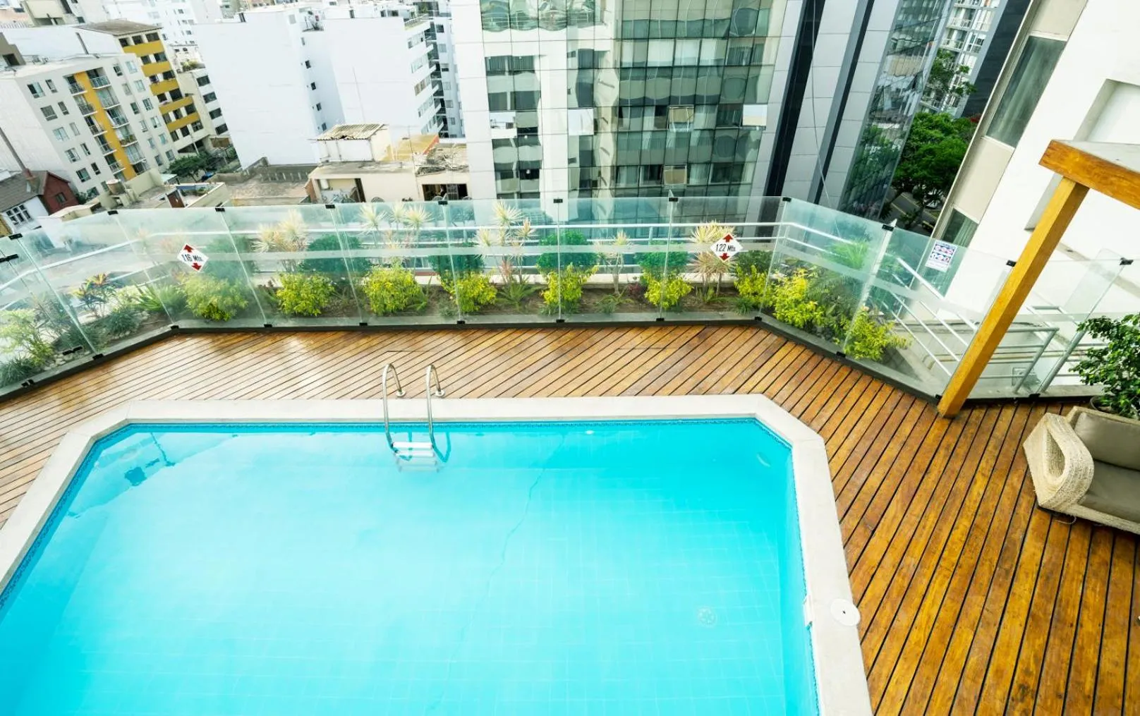 Pool view in Jose Antonio Executive