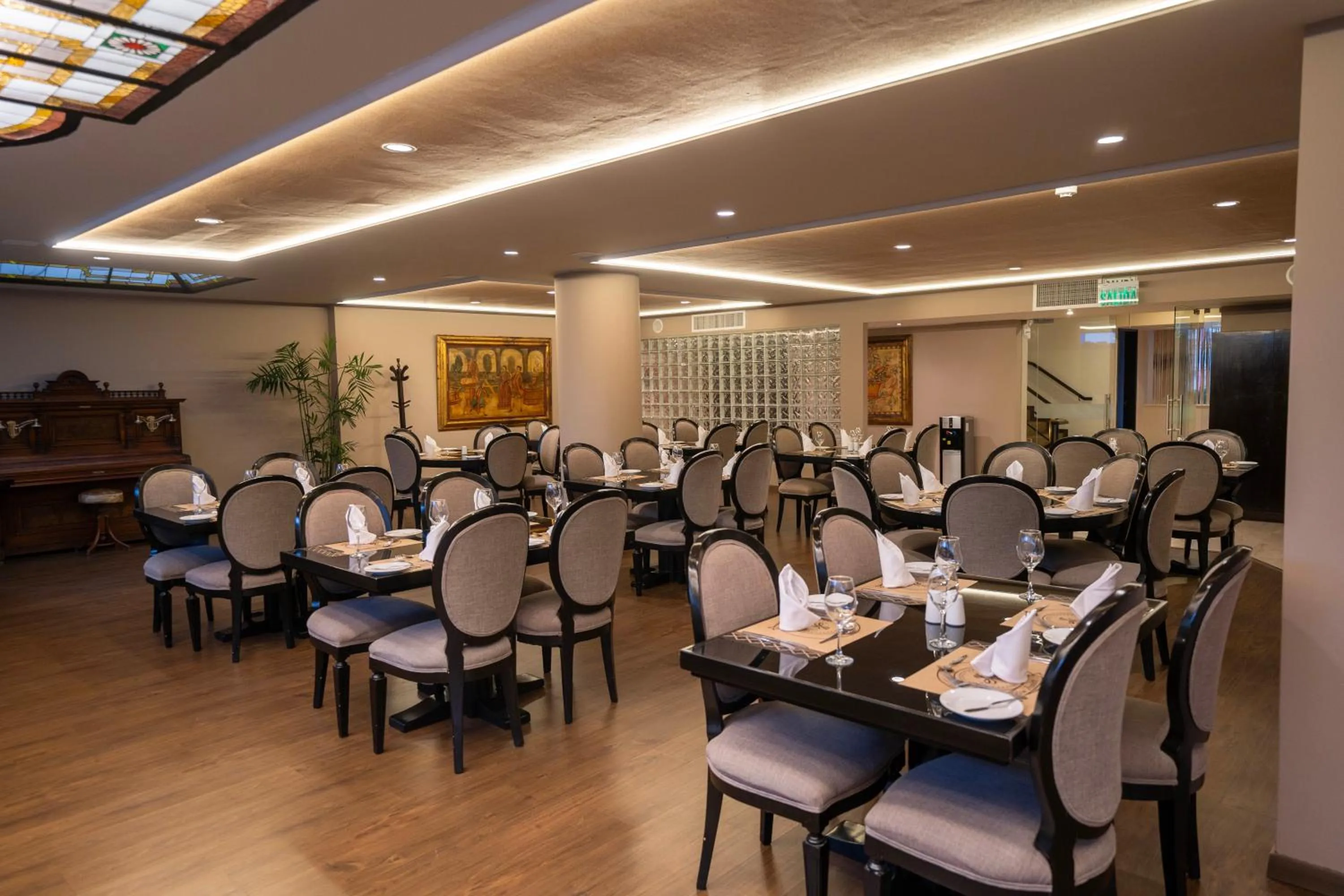 Restaurant/places to eat in Jose Antonio Executive