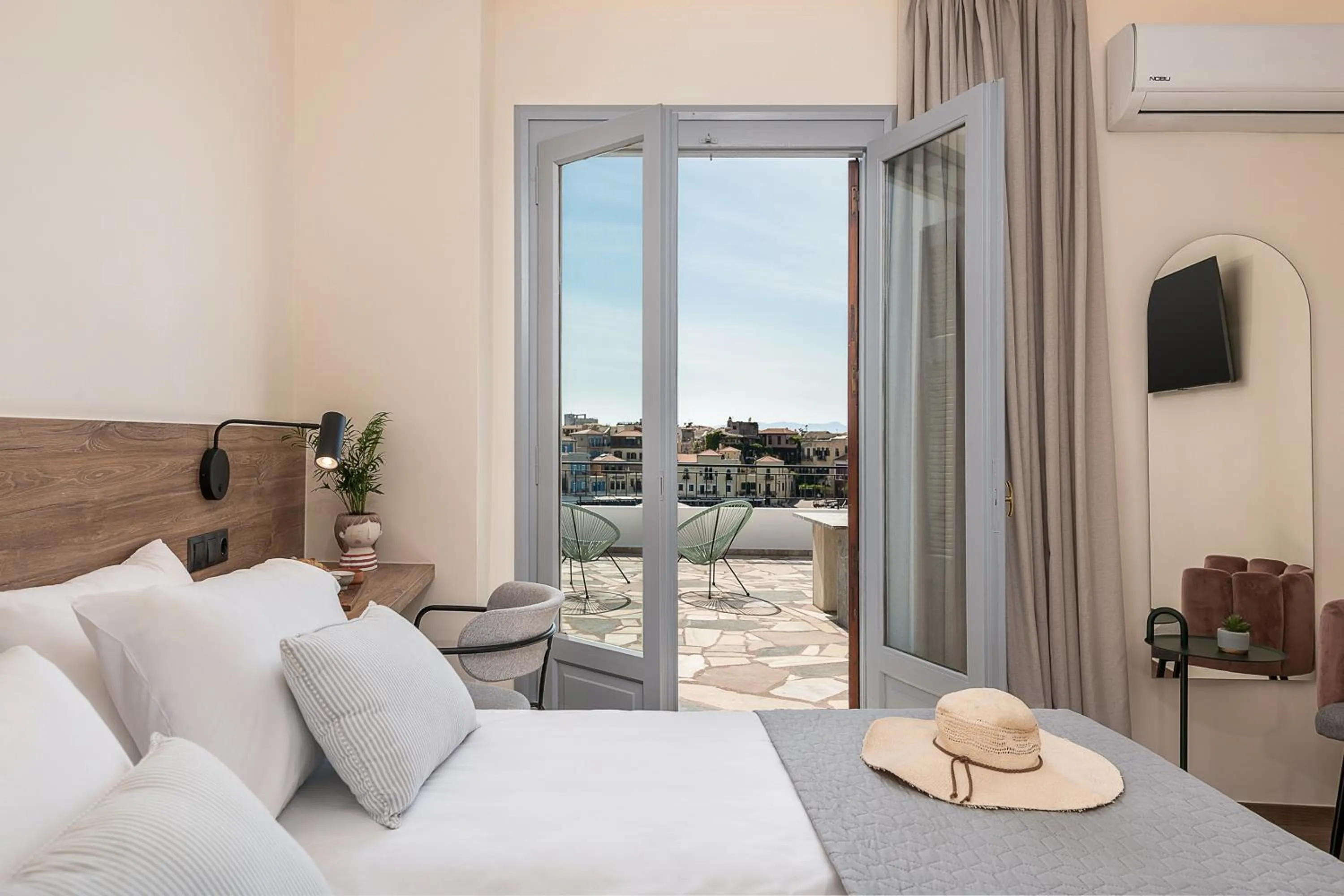 Bed in Amphitrite Hotel