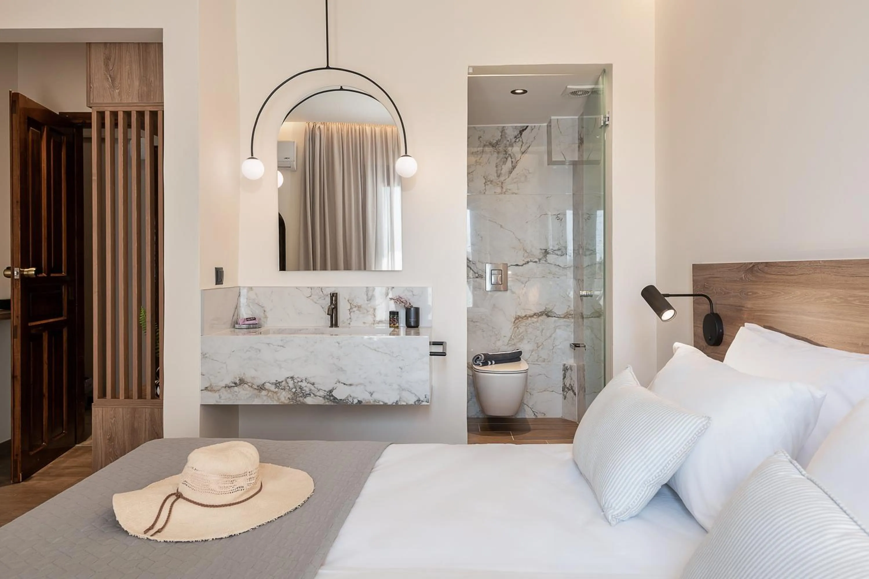 Bedroom, Bed in Amphitrite Hotel