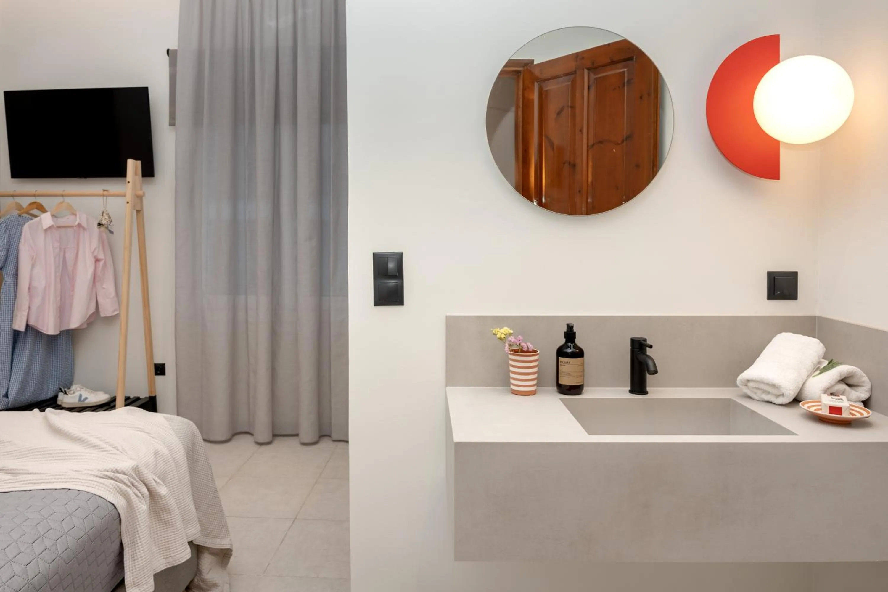 Bed in Amphitrite Hotel