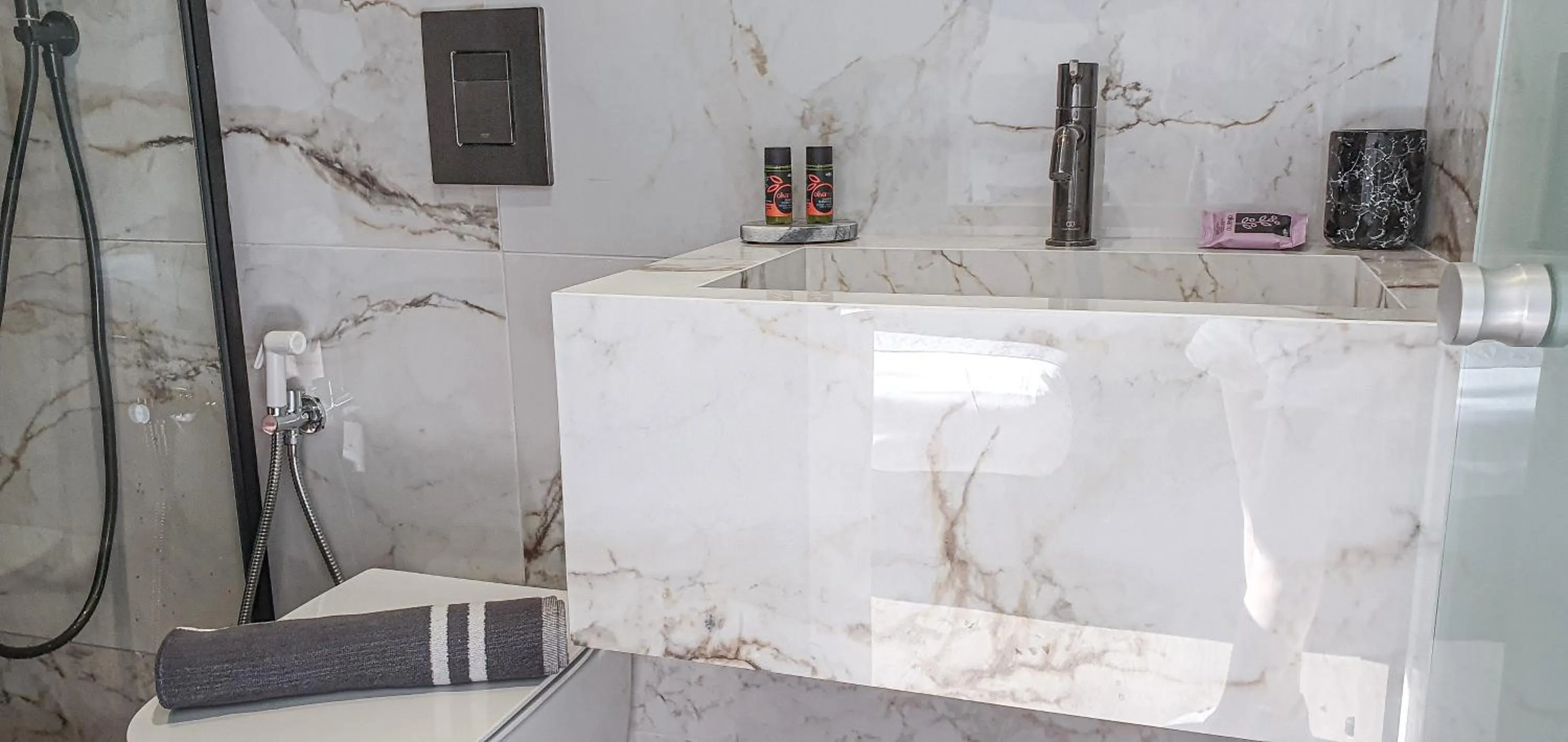 Bathroom in Amphitrite Hotel