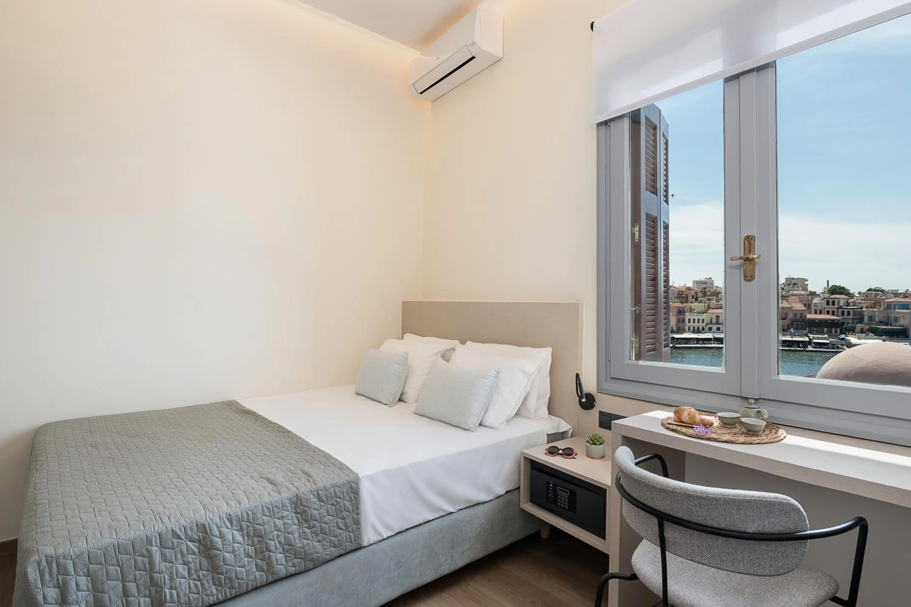 Bed in Amphitrite Hotel